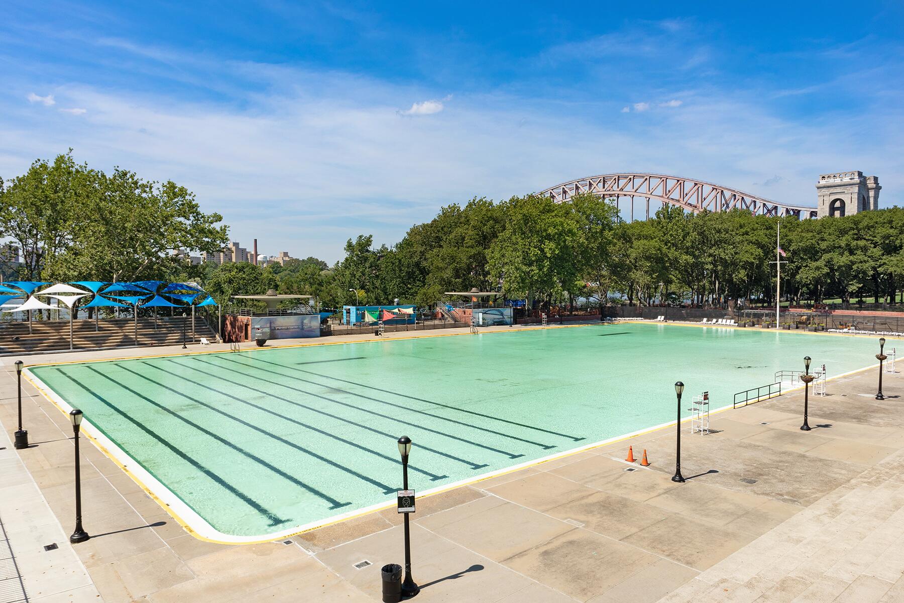 02_PlacesNewDeal__AstoriaParkPool_shutterstock_1810428529