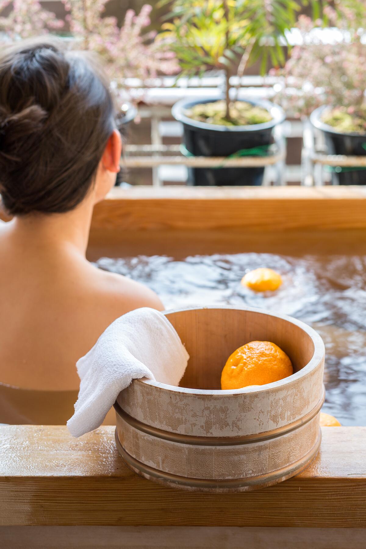 02_QuirkyWinterTraditions__YuzuBathsJapan_shutterstock_267934994