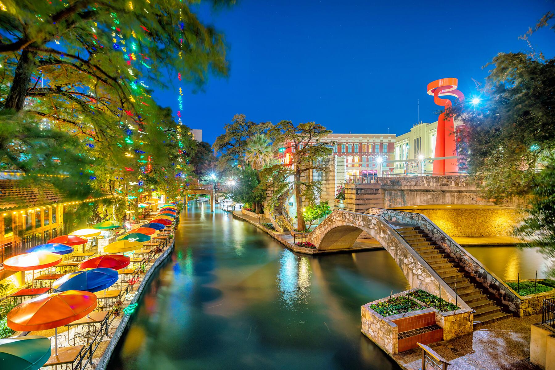 04_PlacesNewDeal__RiverWalk_shutterstock_561041941
