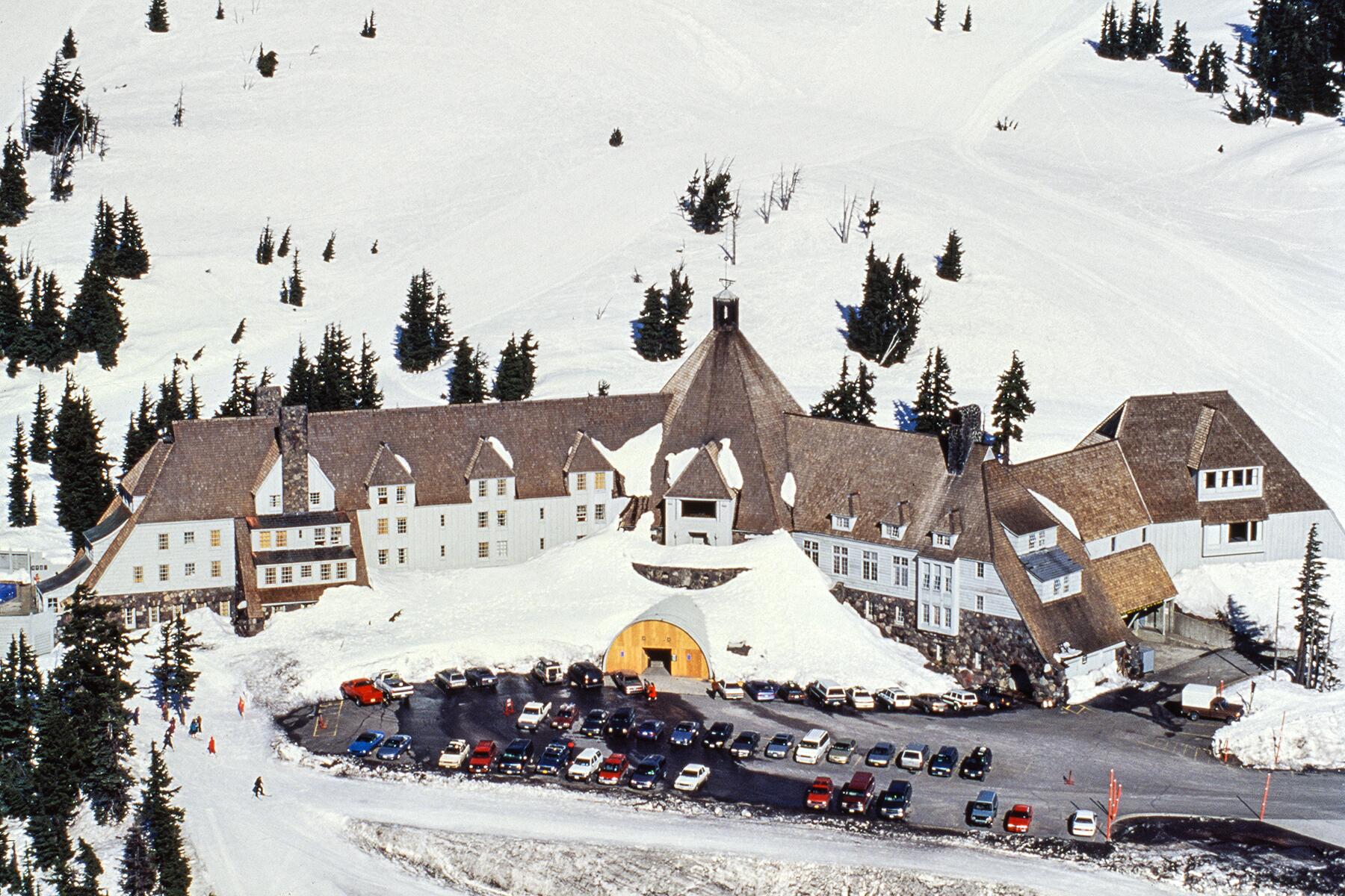 09_PlacesNewDeal__TimberlineLodge_shutterstock_1070064671