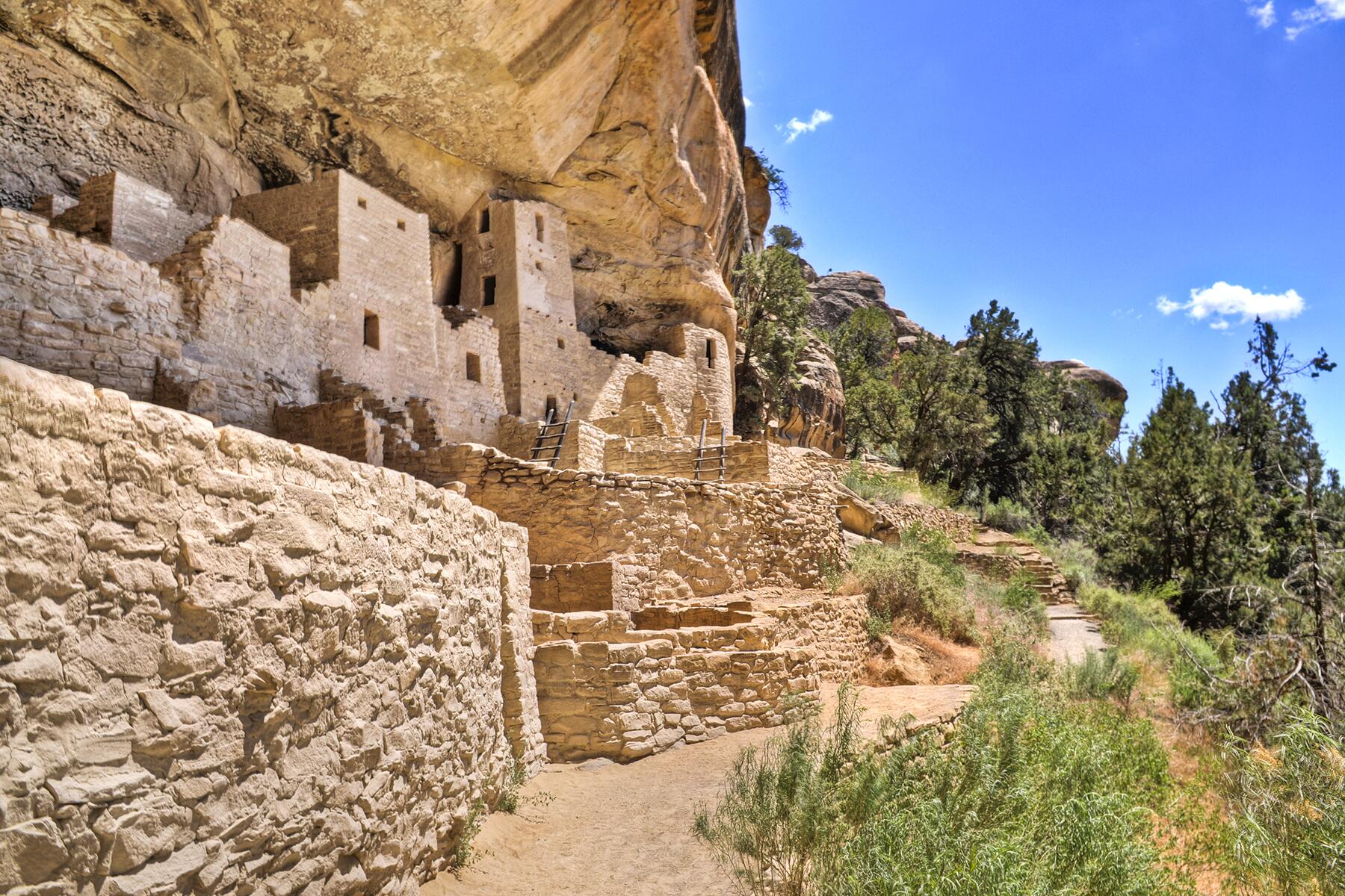01_ManmadeNationalParkStructures__MesaVerdeCliffDwellings_shutterstock_83781952