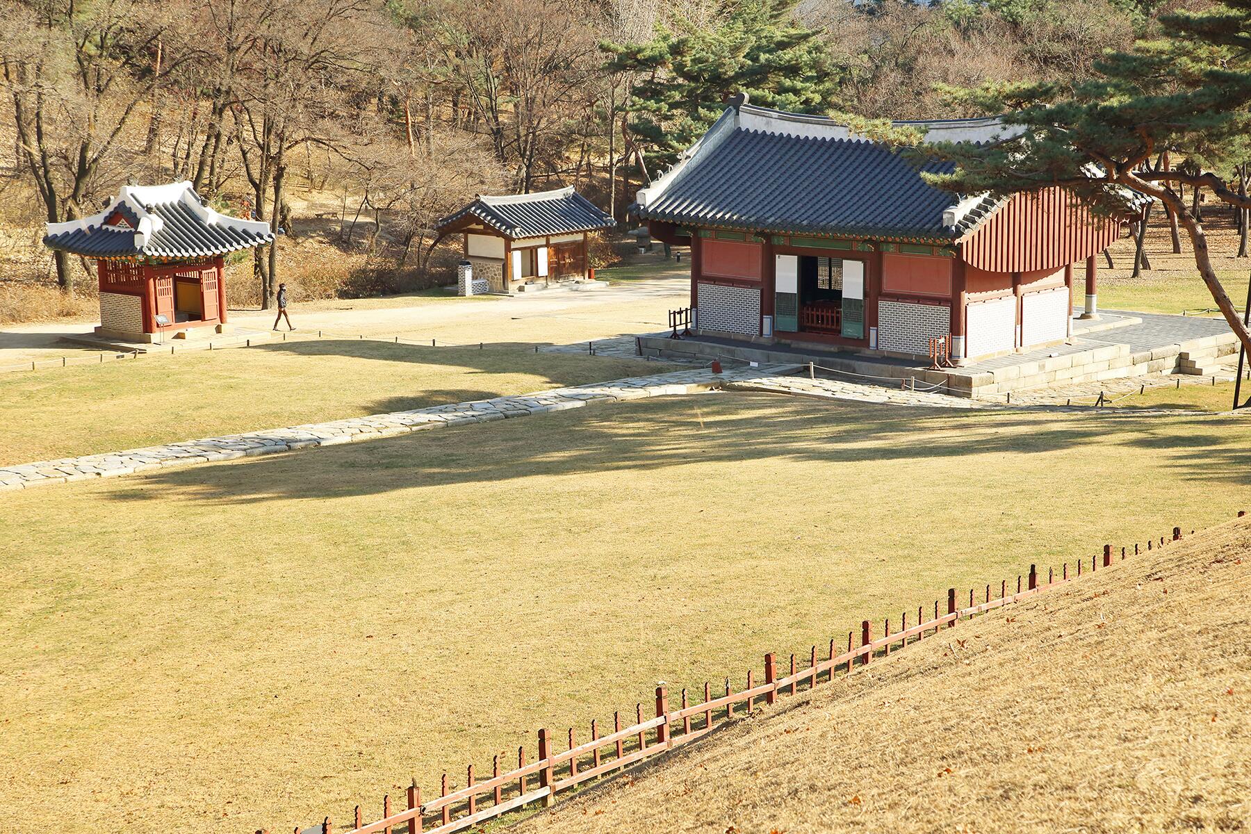 07_AsiaMysteriousParks__SeonjeongnungPark_shutterstock_686439931