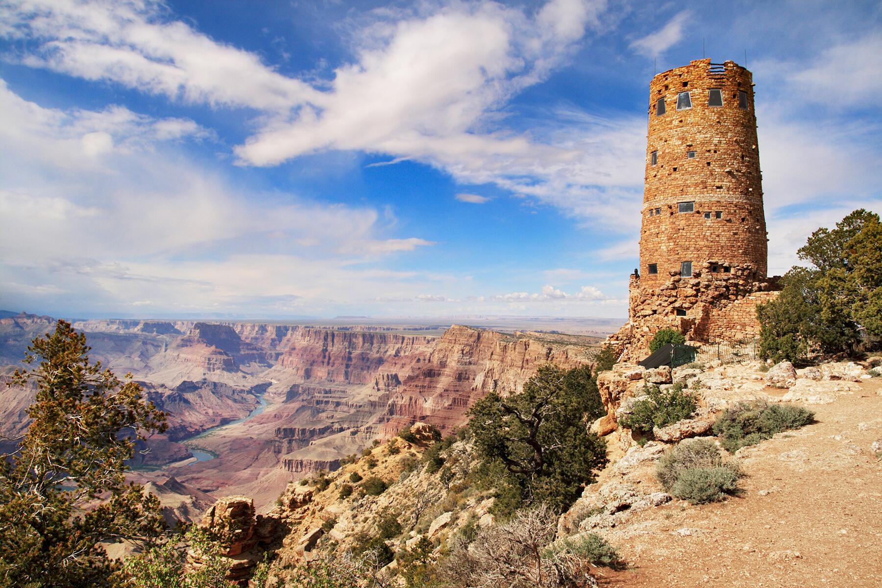 07_ManmadeNationalParkStructures__DesertViewWatchTower_shutterstock_77330077