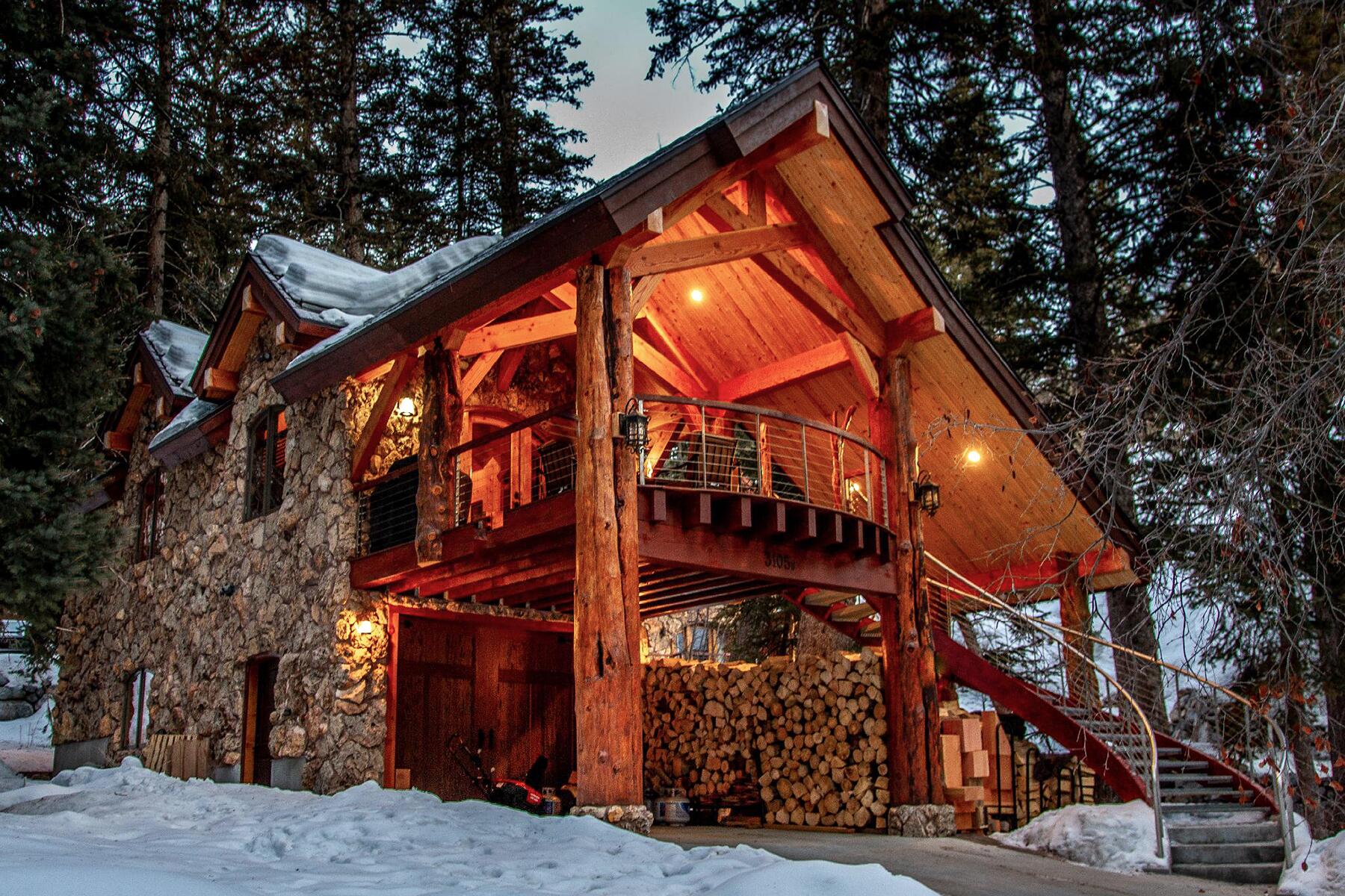 15_AirbnbsForAWhiteChristmas__CarriageHouseOnTheStream_15 5b137a78-c7e9-41e5-83e0-b998d53637e8 copy
