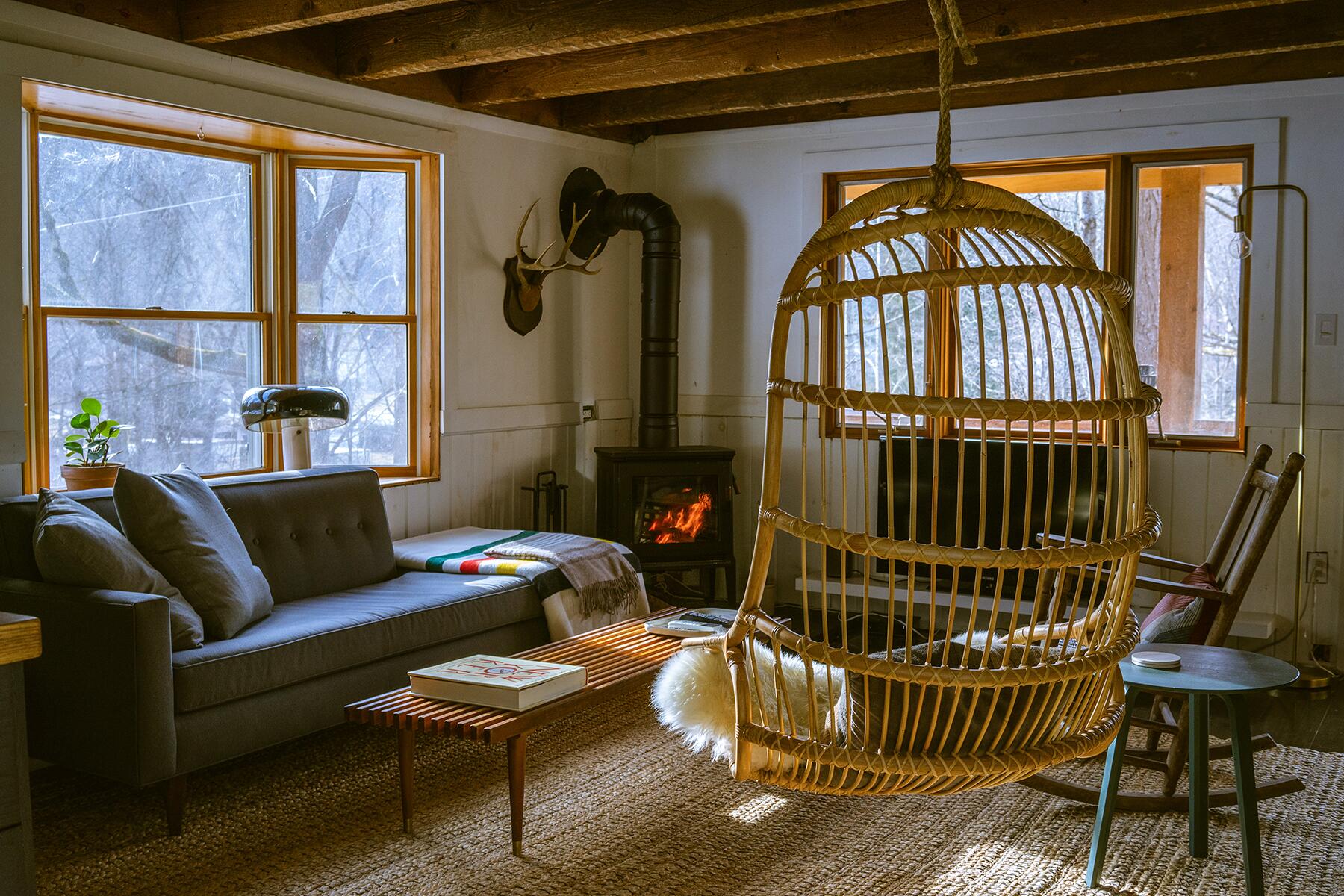 18_AirbnbsForAWhiteChristmas__ChicCabin_18 Chic Cabin on Callicoon Creek (Callicooon, NY)