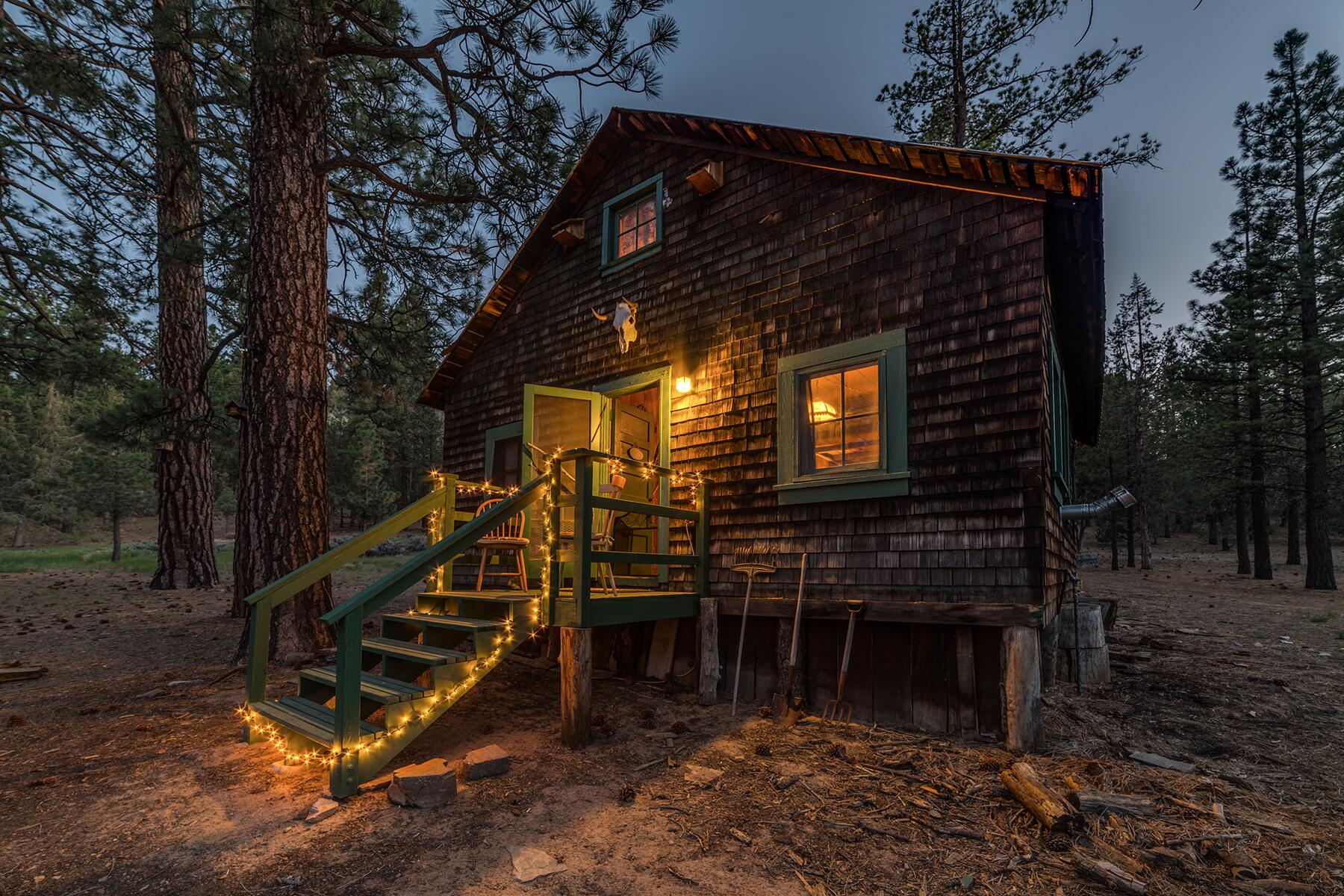 19_AirbnbsForAWhiteChristmas__GoldRushCabin_19 Spirit of 1870s in Gold Rush Cabin (Big Bear City, CA)