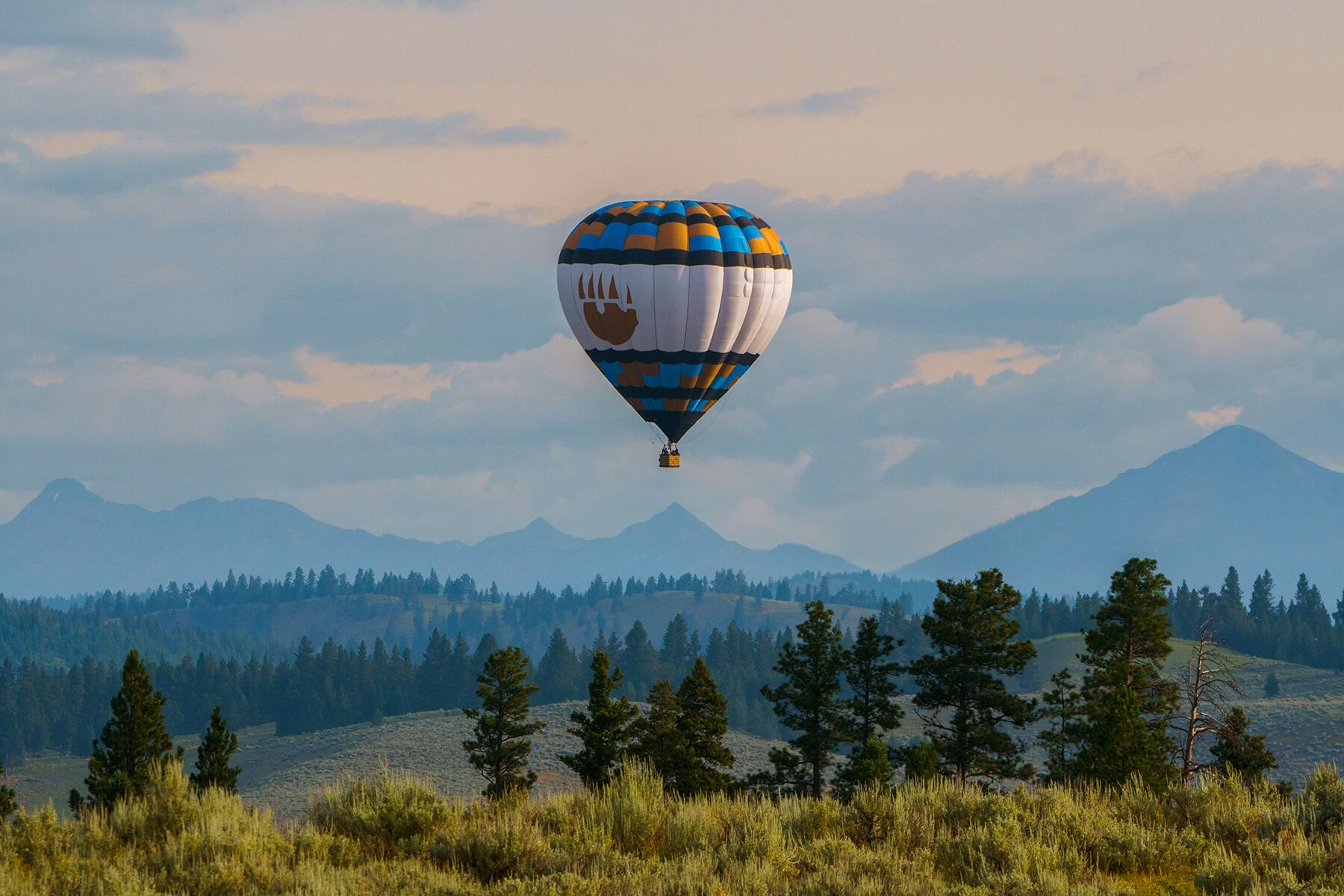 01_RomanticValentineSplurges__PrivateHotAirBalloon_1 190717 PU Hot Air Balloon, Nature-33