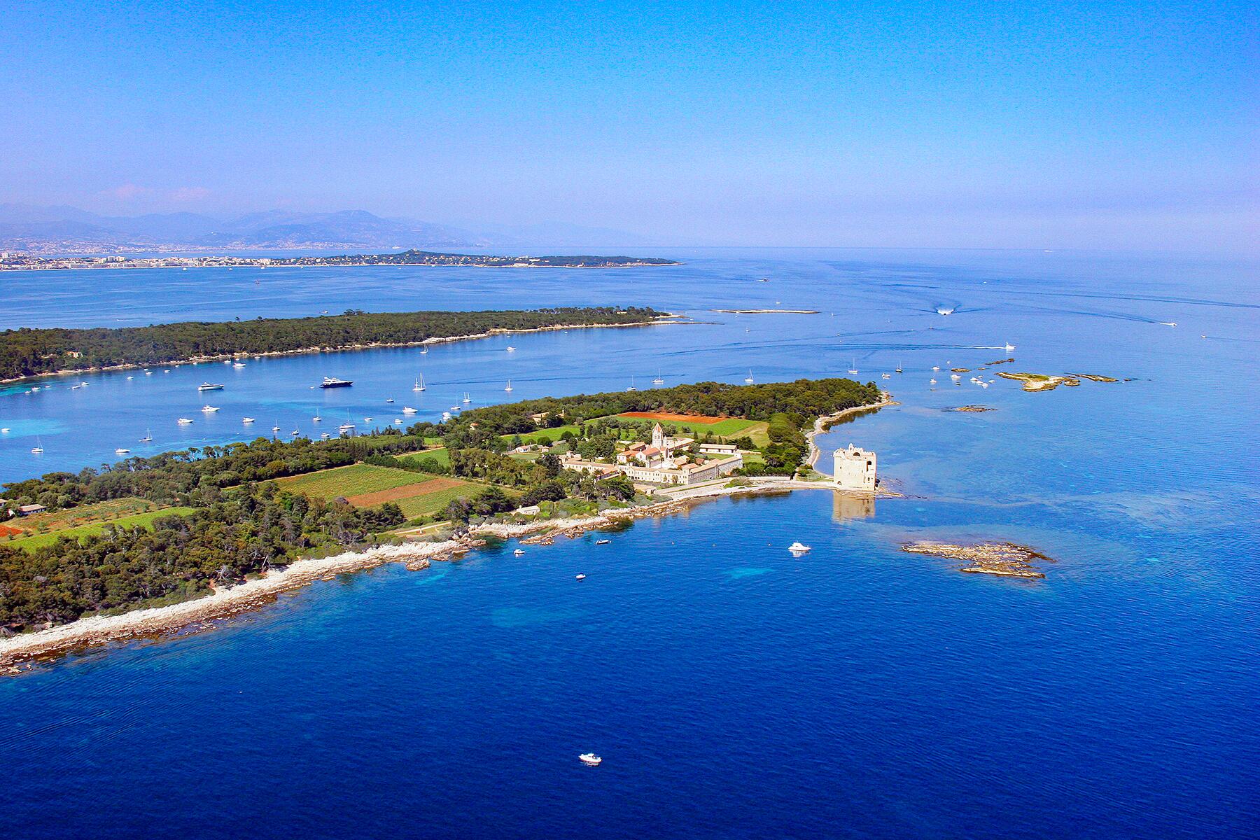 04_FrenchIslands__LerinsIslands_shutterstock_1179725041