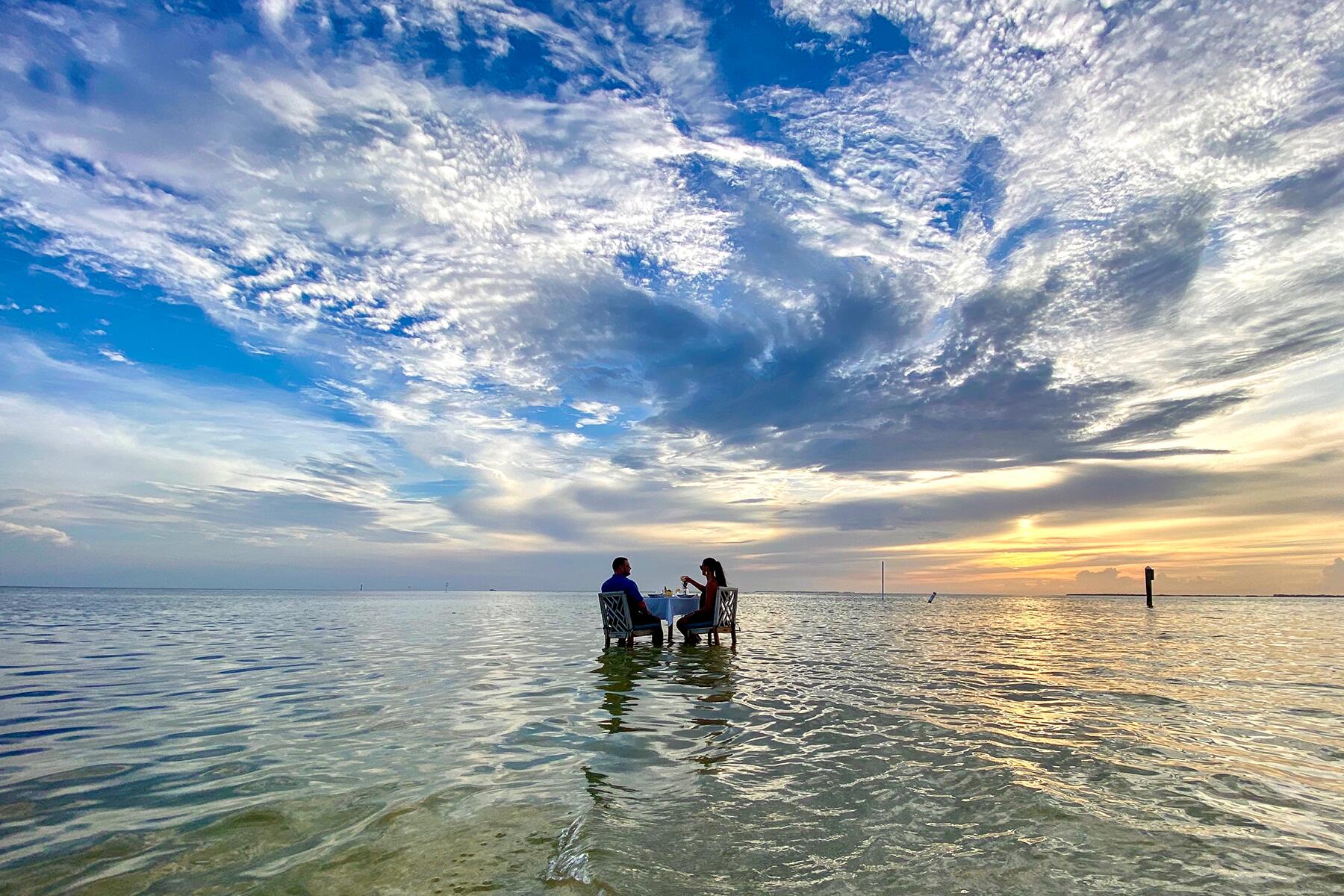 06_RomanticValentineSplurges__PrivateIslandFiveCourseDinner_6 Image