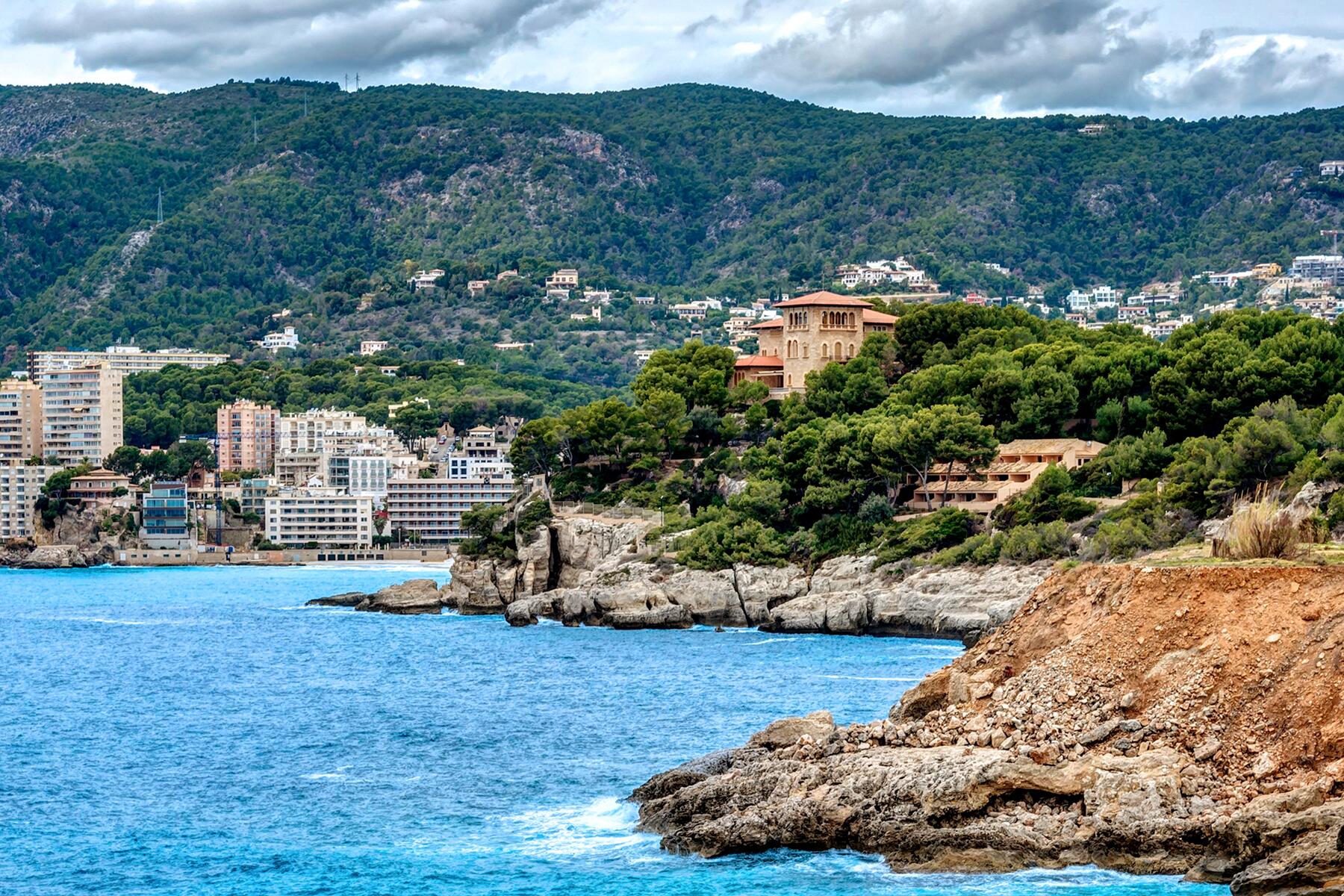 10_RoyalRetreats__MariventPalace_dreamstime_xxl_181560220