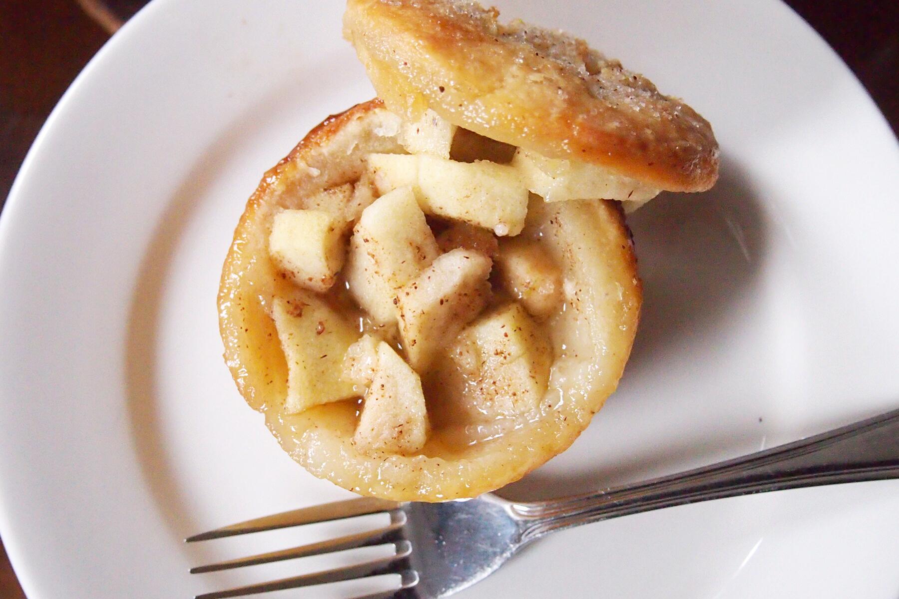 01_AmericanPieShops__Allen'sPie_1 Apple_Topless_824