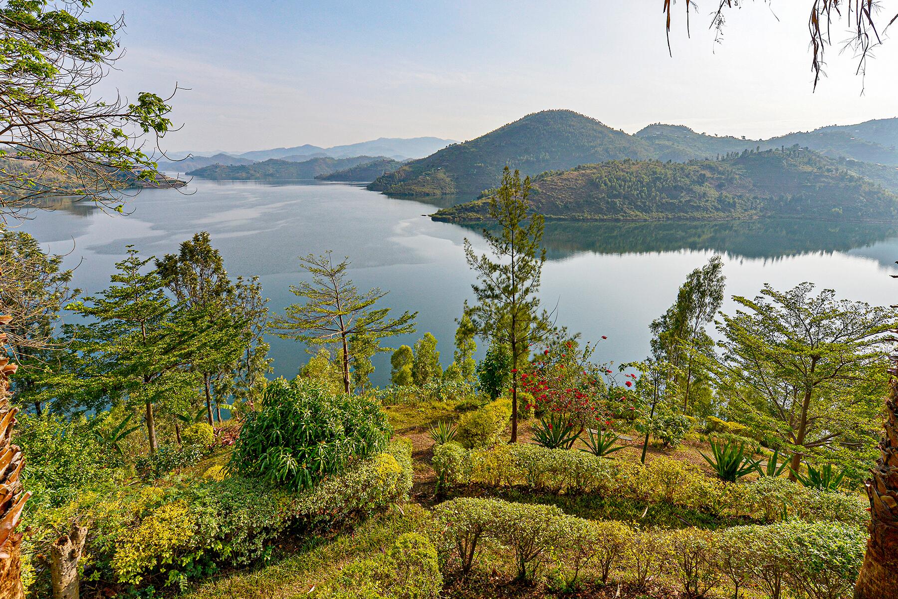 03_MostDangerousBodiesOfWater__LakeKivu_shutterstock_1605728497