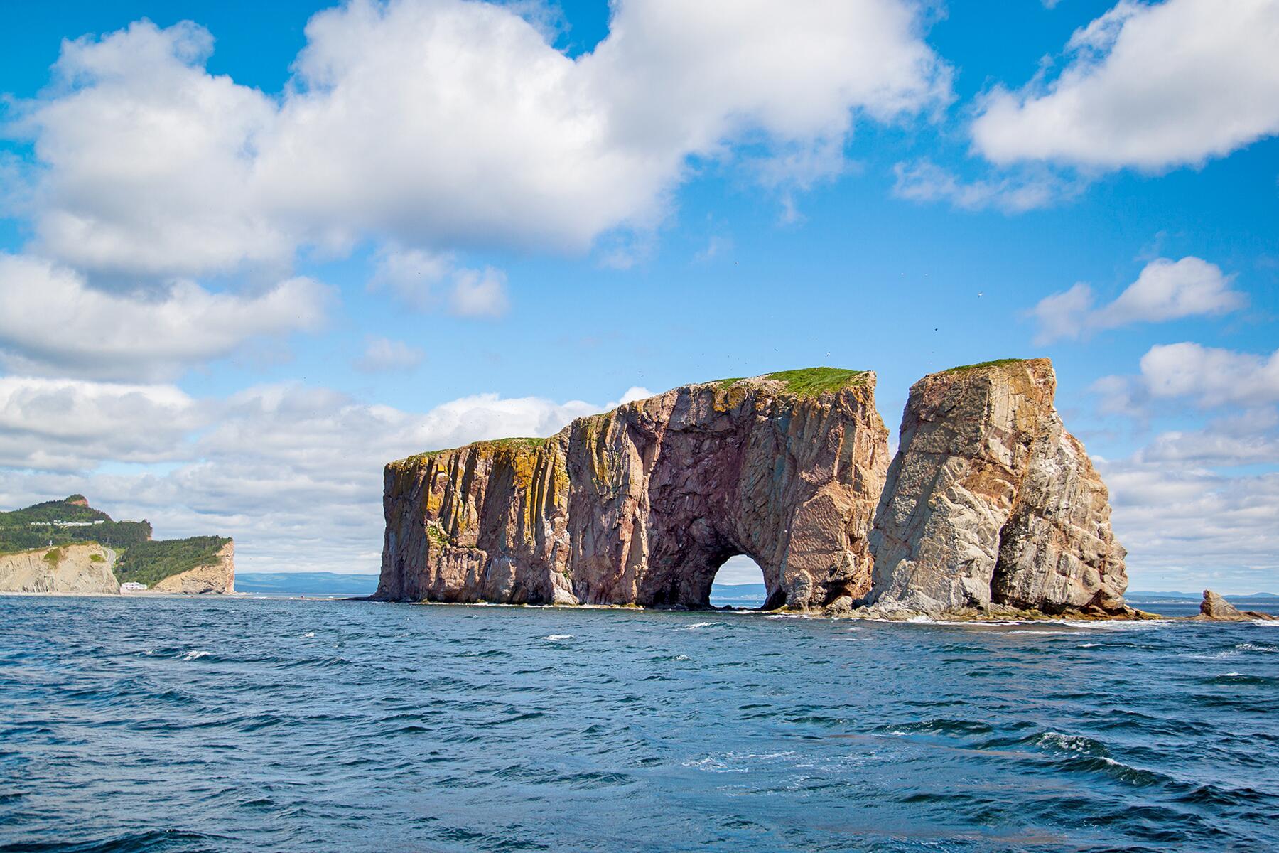 04_Canada'sNaturalWonders__PerceRock_shutterstock_366169559