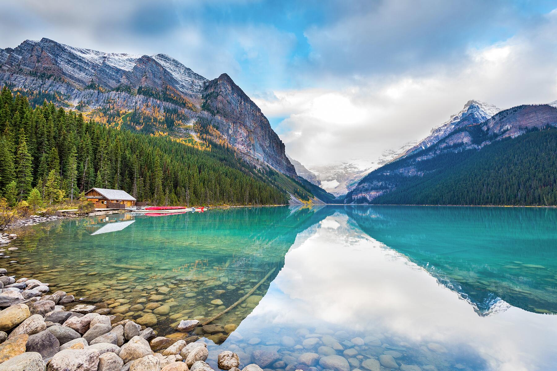 05_Canada'sNaturalWonders__LakeLouise_shutterstock_523242169