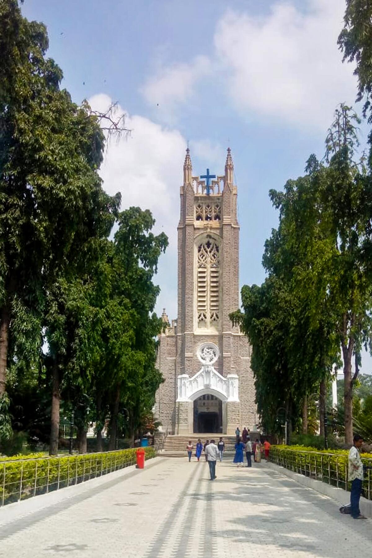 06_India'sMostImpressiveChurches__MedakCathedral_6.) Medak-church