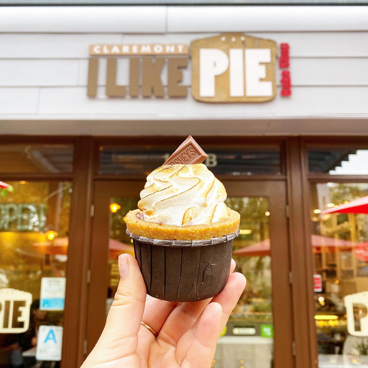 10_AmericanPieShops__ILikePie_10 S'mores ILP.McKenna Hernandez ILP