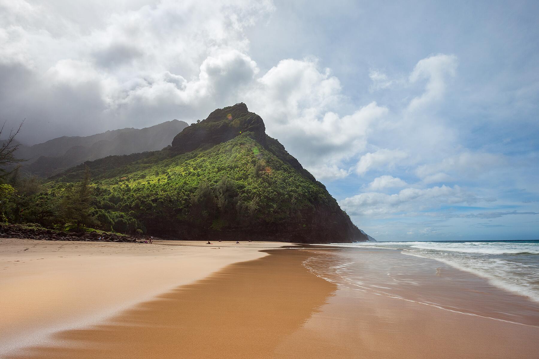 13_MostDangerousBodiesOfWater__HanakapiaiBeach_shutterstock_1186643122