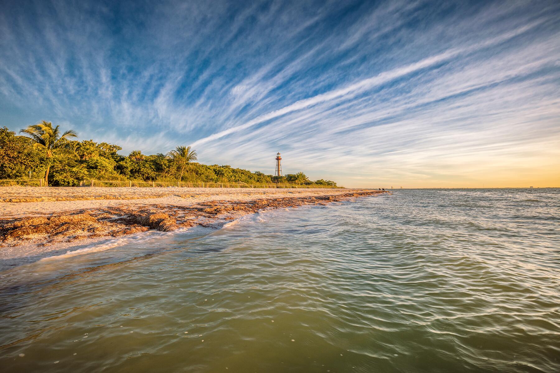 01_UnderTheRadarUSIslands__SanibelIsland_shutterstock_1639363411
