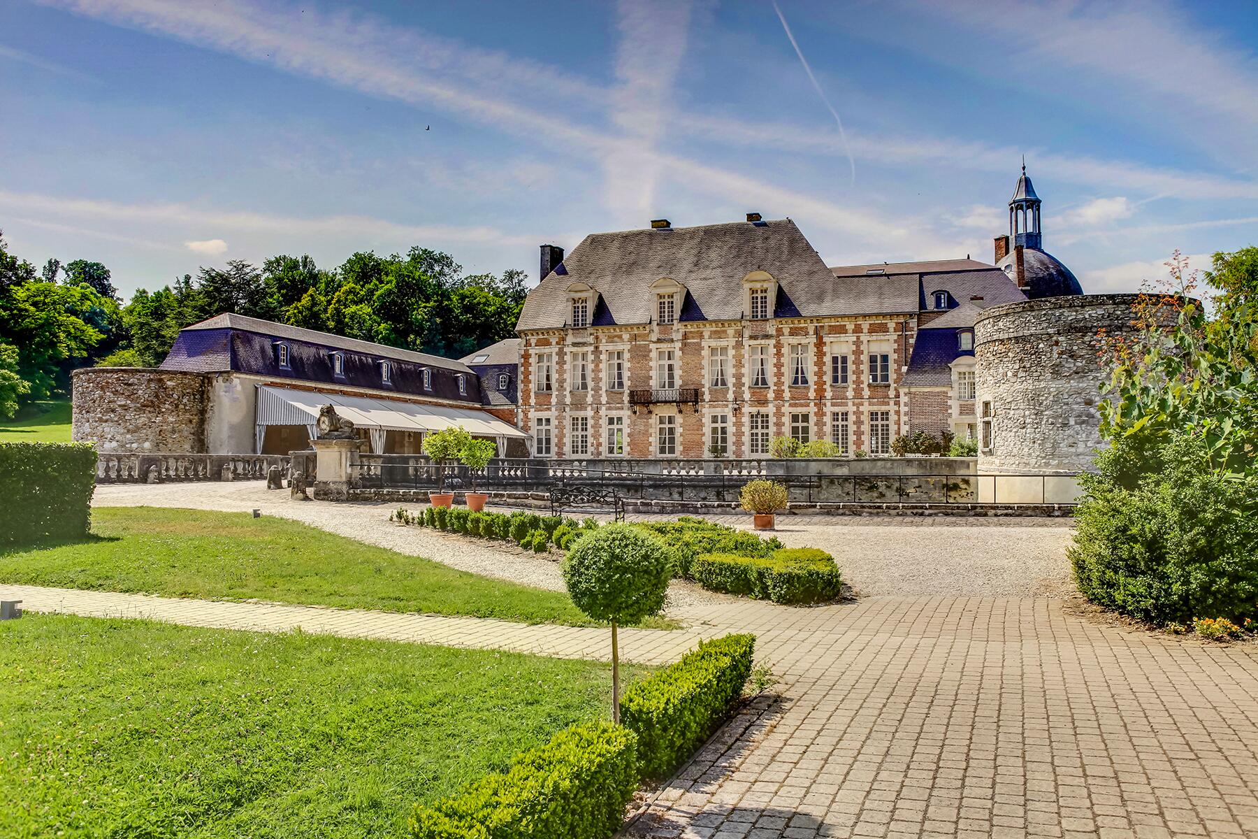 02_DreamiestPropertiesInFrance__ChateauDEtonges_2 chateau Facade CHATEAU d ETOGES