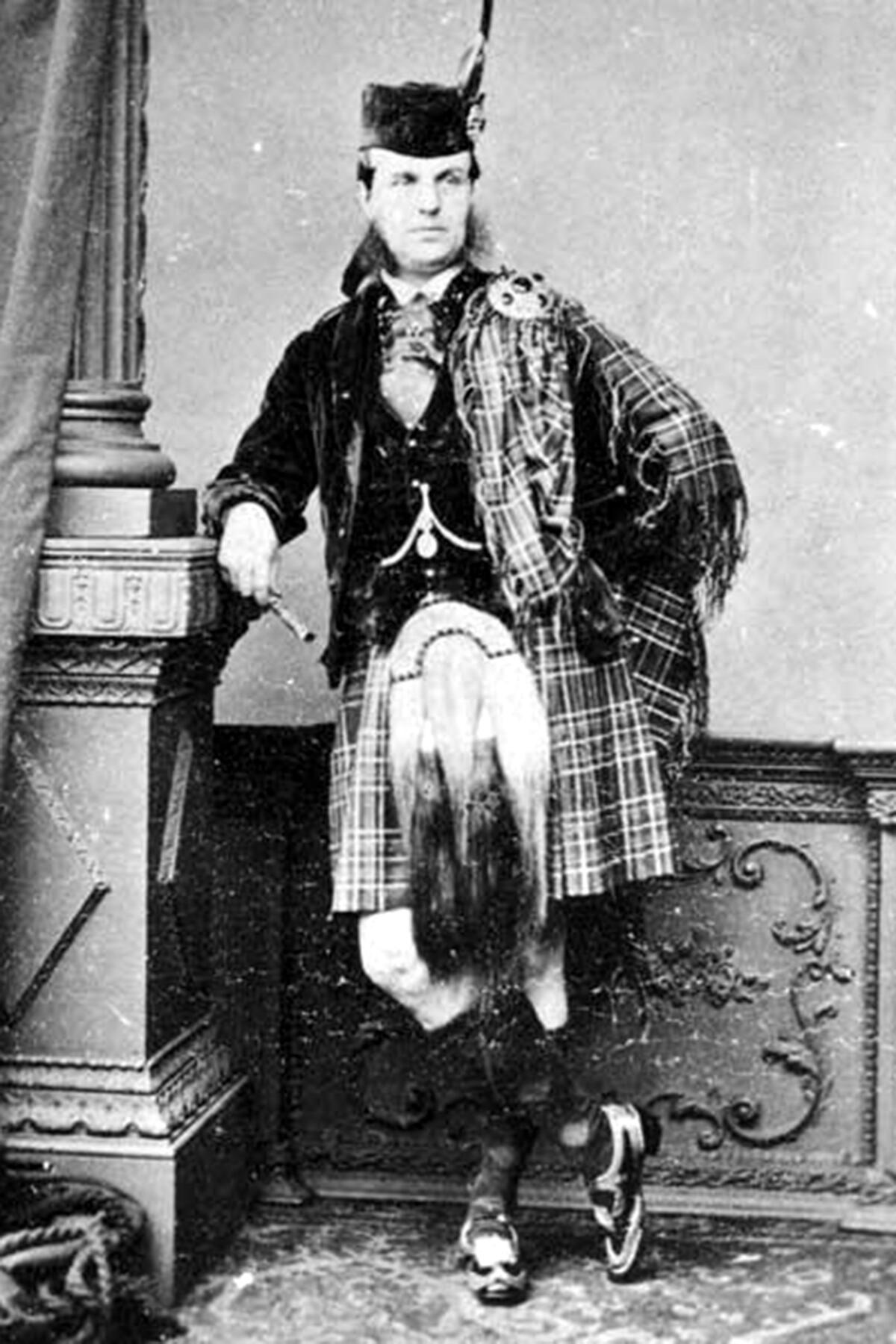 02_History'sGreatestConArtists__LordGordonGordon_2 Lord_Gordon-Gordon