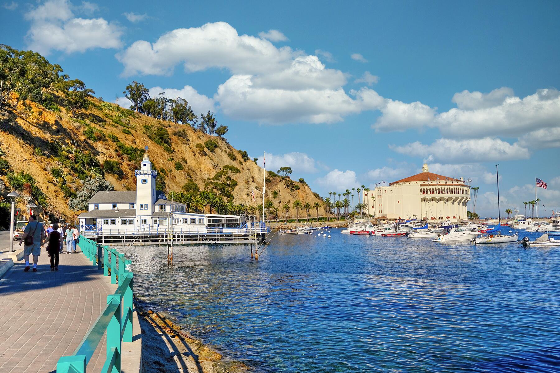 07_UnderTheRadarUSIslands__CatalinaIsland_shutterstock_1765561373