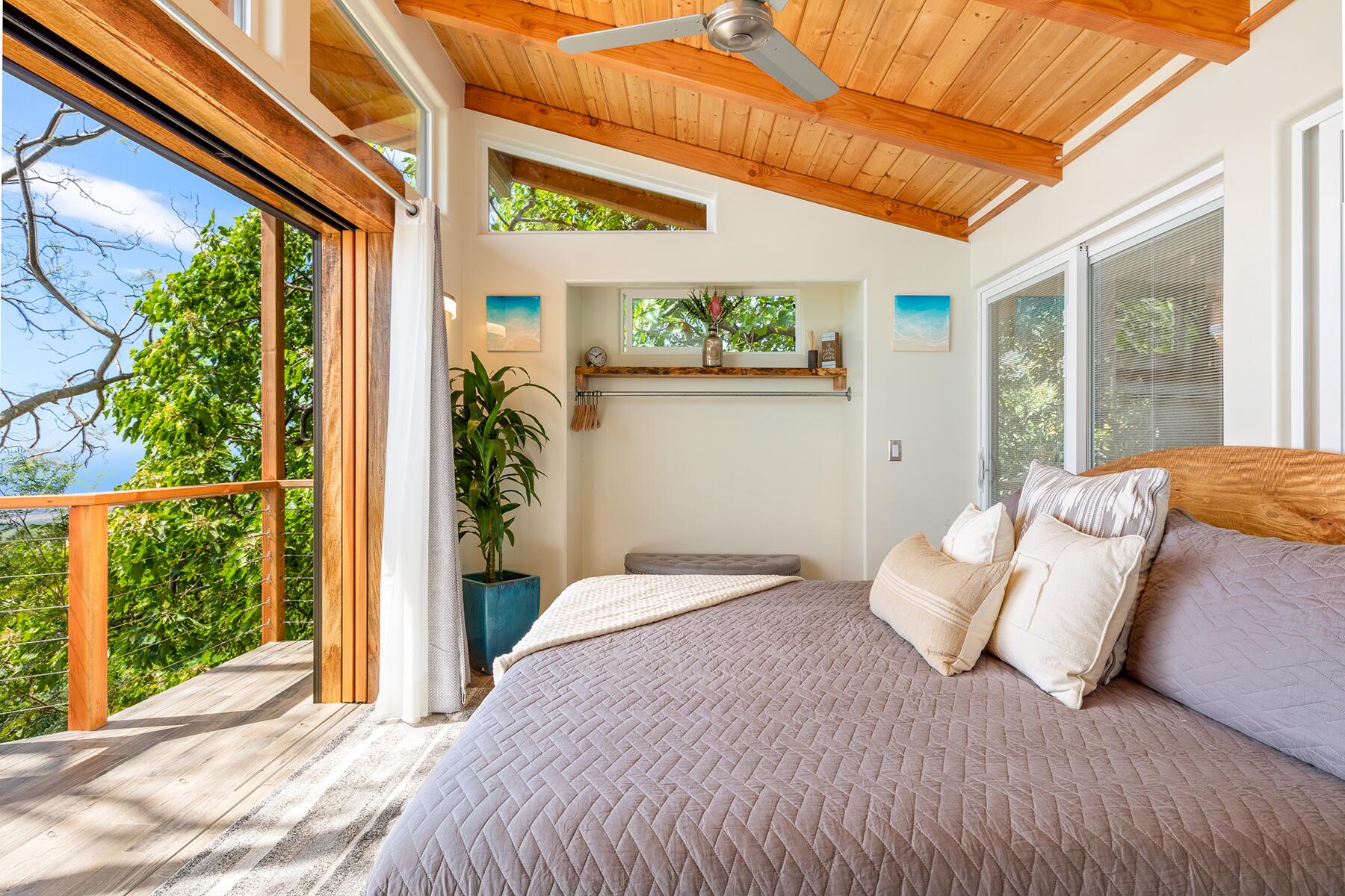 08_WaterfrontAirbnbs__KonaLuxuryTreeHouse_8 a7e5bd88-a61a-47f2-b946-9352423621d0