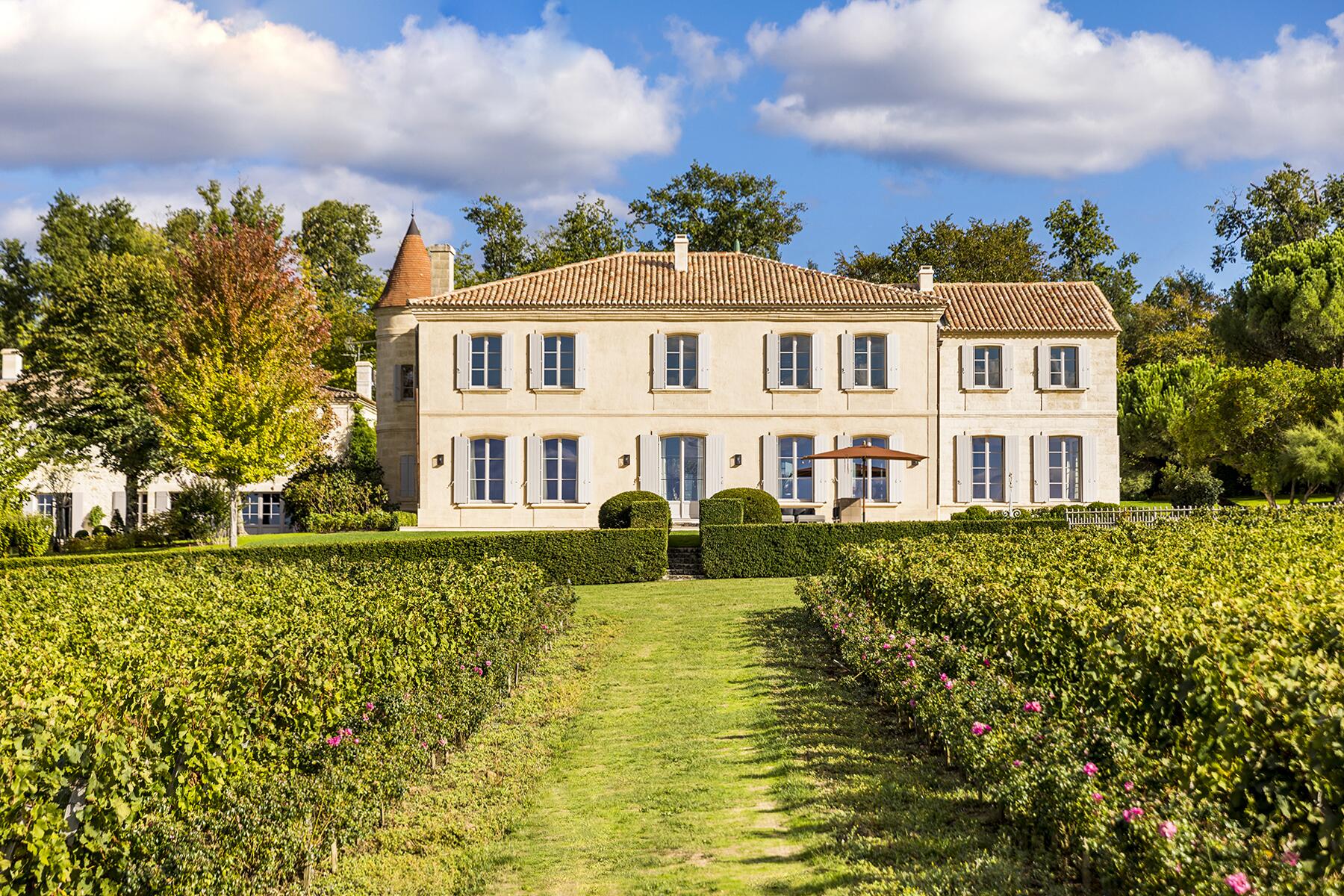 10_DreamiestPropertiesInFrance__ChateauTroplongMondot_10 Chateau Troplong Mondot©RomainRicard-6
