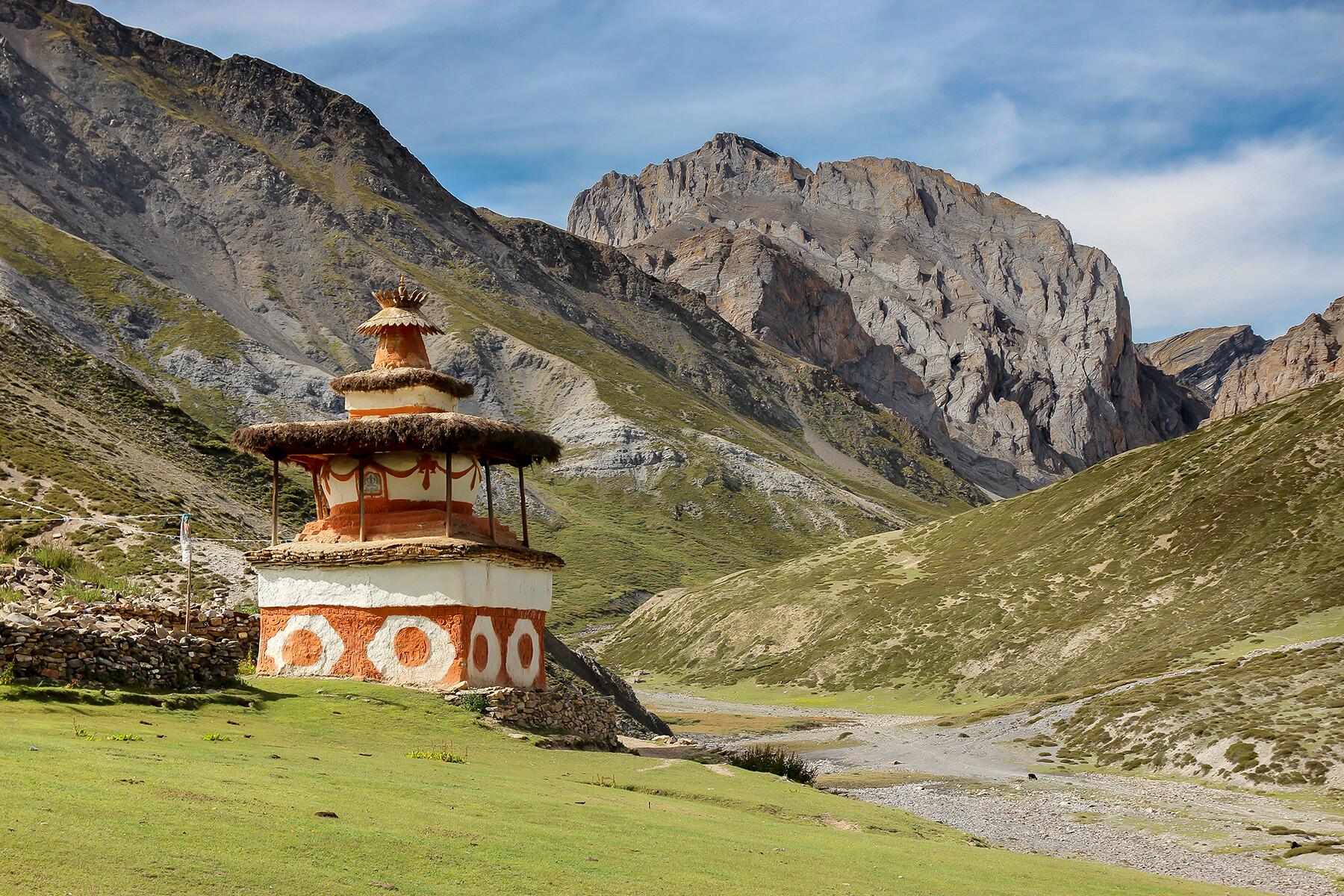 01_OtherworldlyHimalayas__UpperDolpo_shutterstock_1142691050