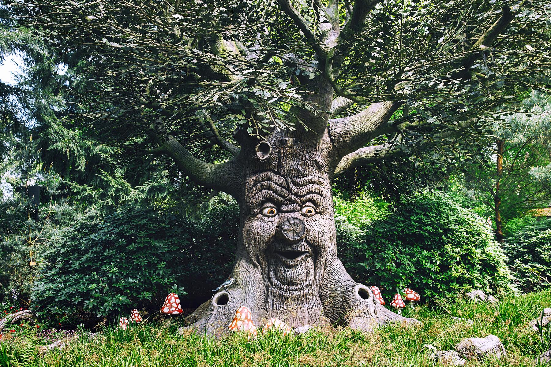02_FeministFairytaleDestinations__EftelingThemePark_shutterstock_639248914
