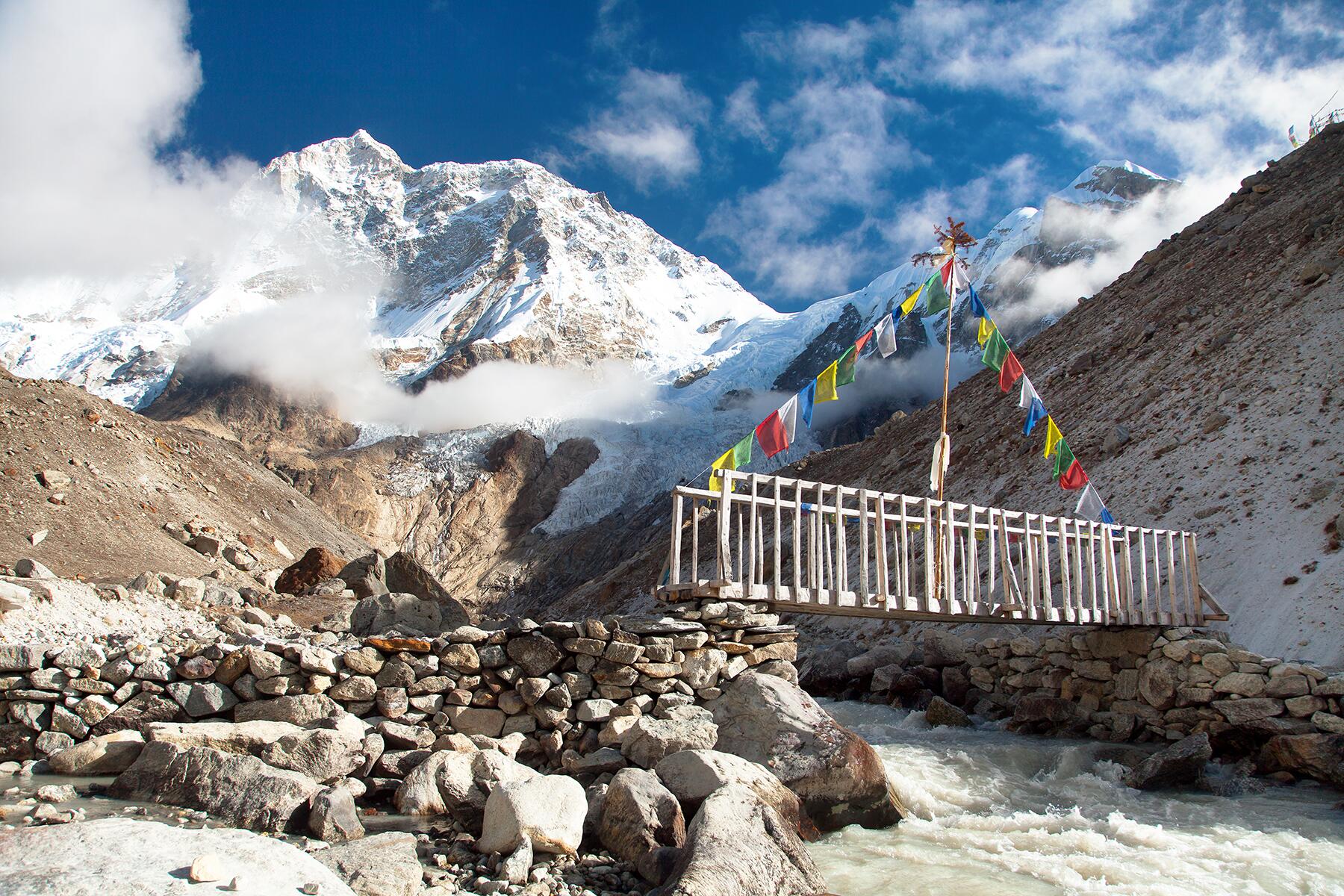 02_OtherworldlyHimalayas__BarunValley_shutterstock_1011920047