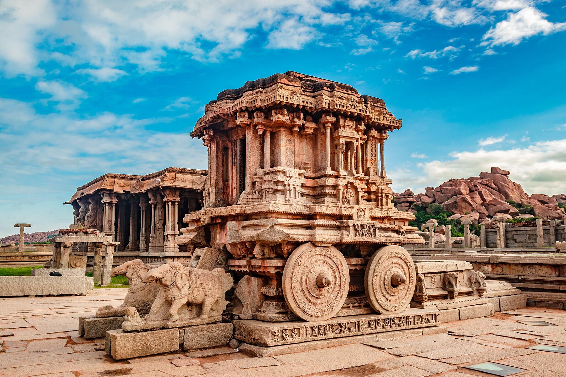 04_IndianVillagesStuckInTime__Hampi_shutterstock_1867144996