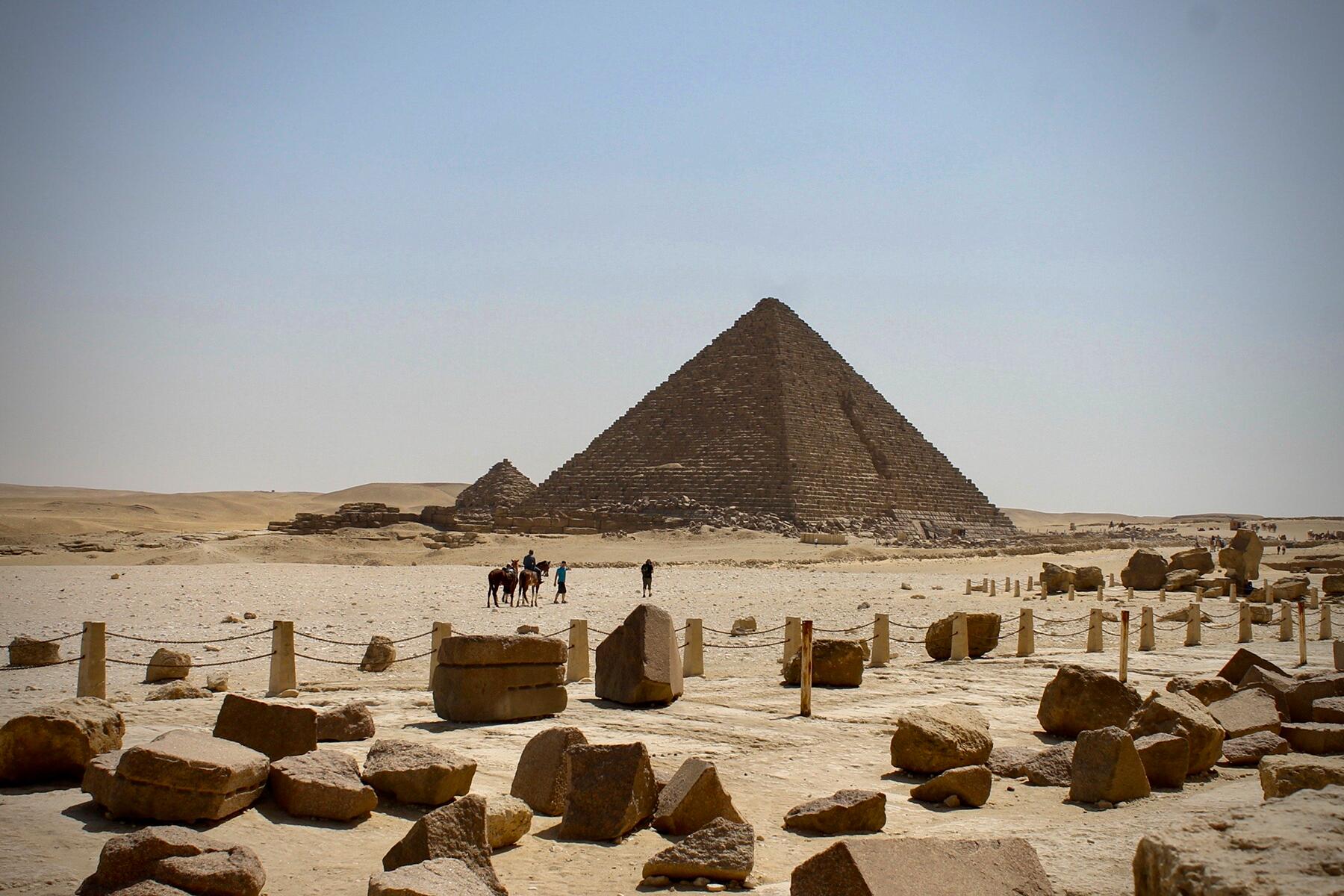 05_BucketListMistakes__Egypt'sPyramids_shutterstock_1092716624