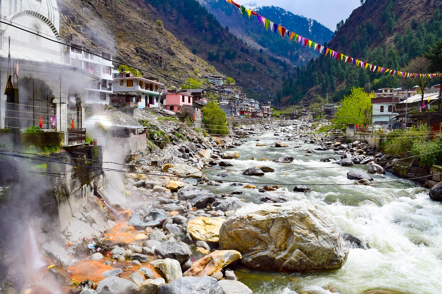 05_OtherworldlyHimalayas__HimachalPradesh_shutterstock_754073254