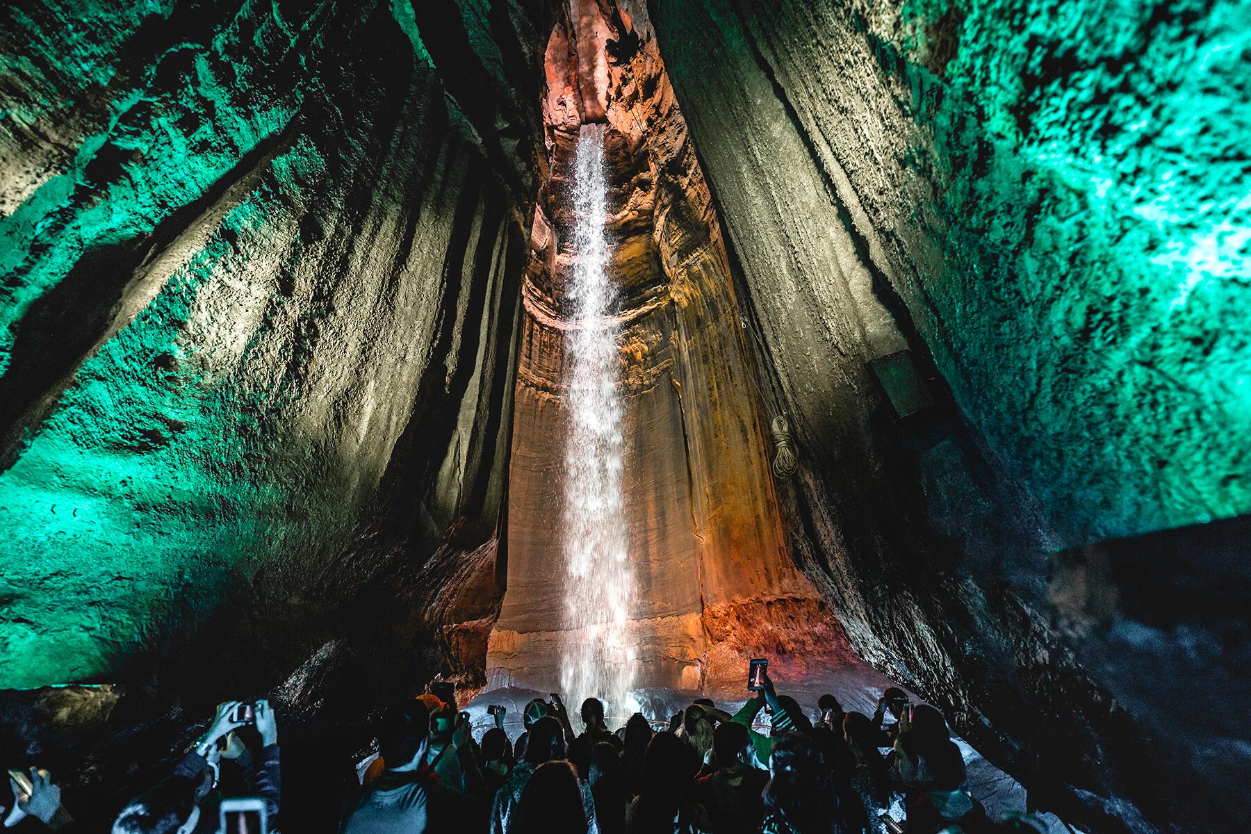 05_UndergroundDestinations__RubyFalls_5 RubyFallsGuests_Horizontal_HighRes