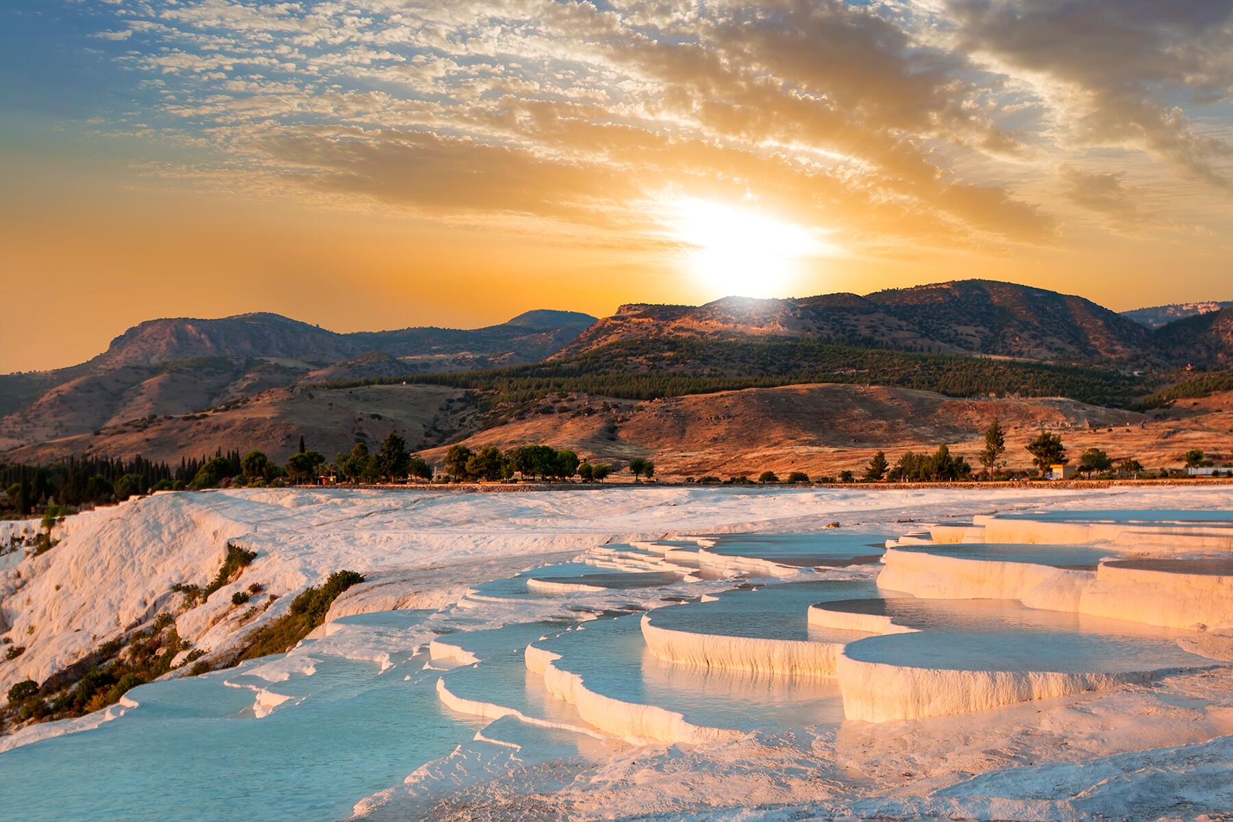 06_EpicBodiesOfWater__PamukkaleTravertinePools_shutterstock_246862765