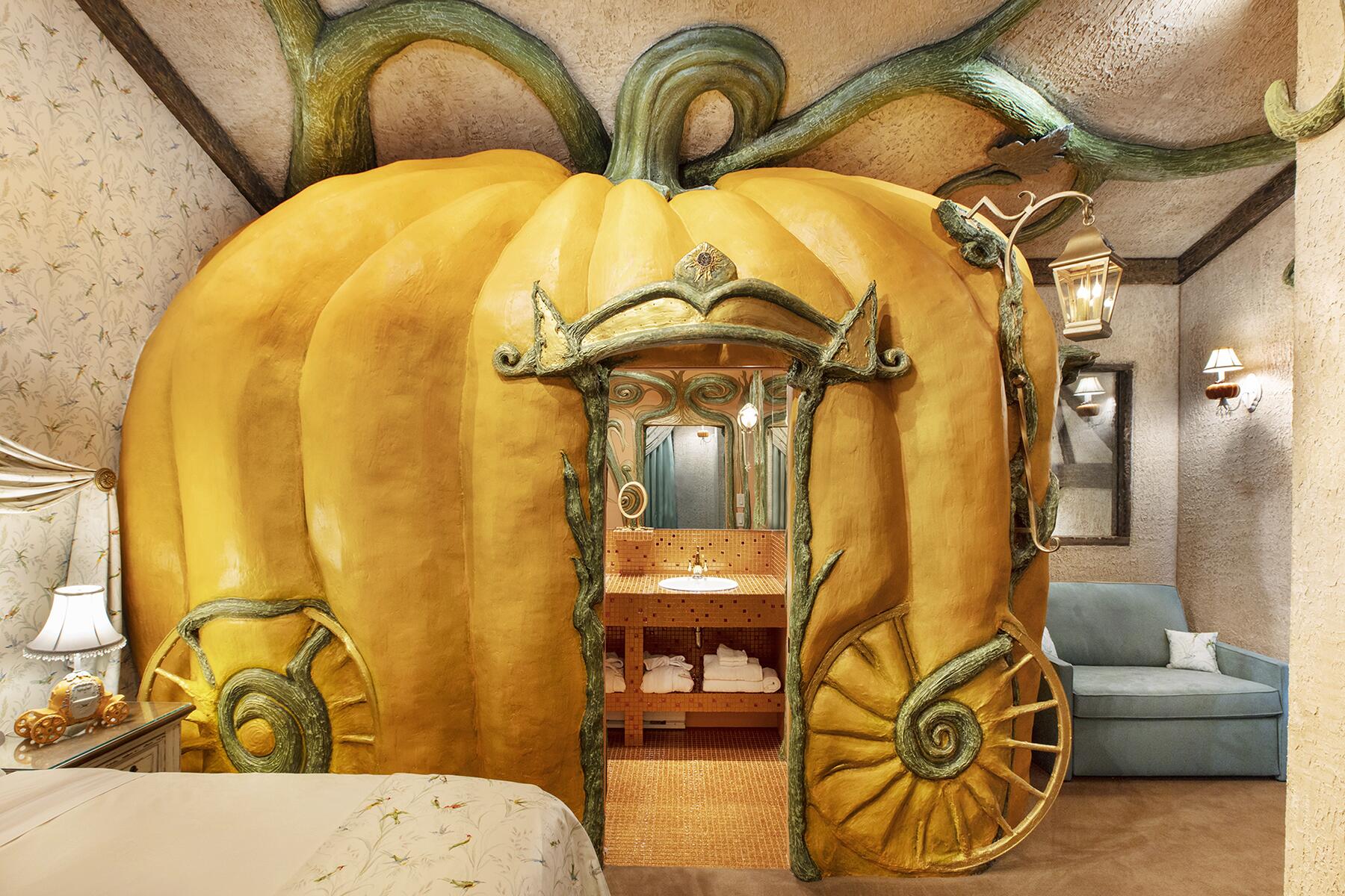 09_FeministFairytaleDestinations__CinderellaLiberatorAtTheRoxbury_9 cg img 8