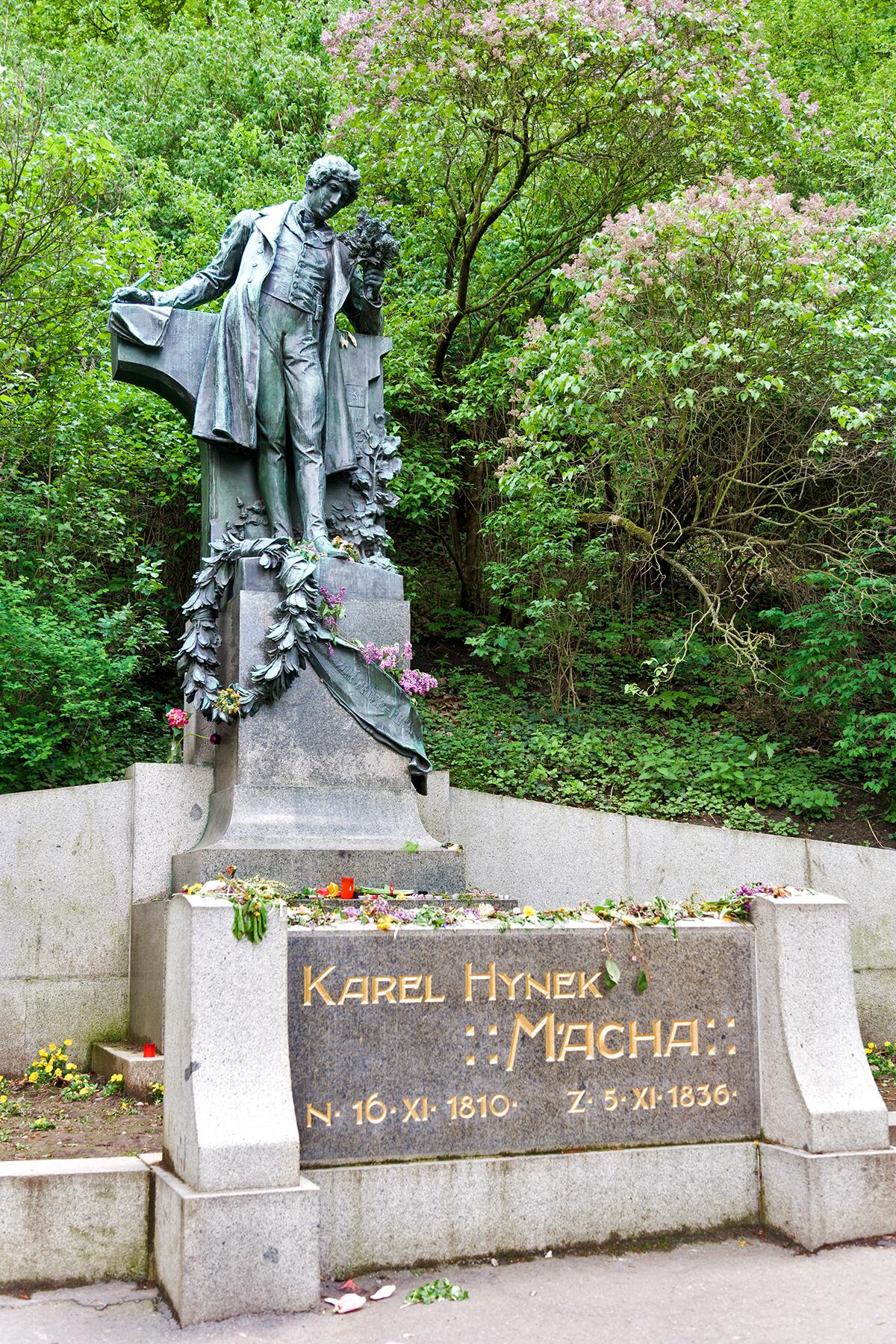 10_EuropeanCountriesCelebrateMayDay__Májka_shutterstock_780186361