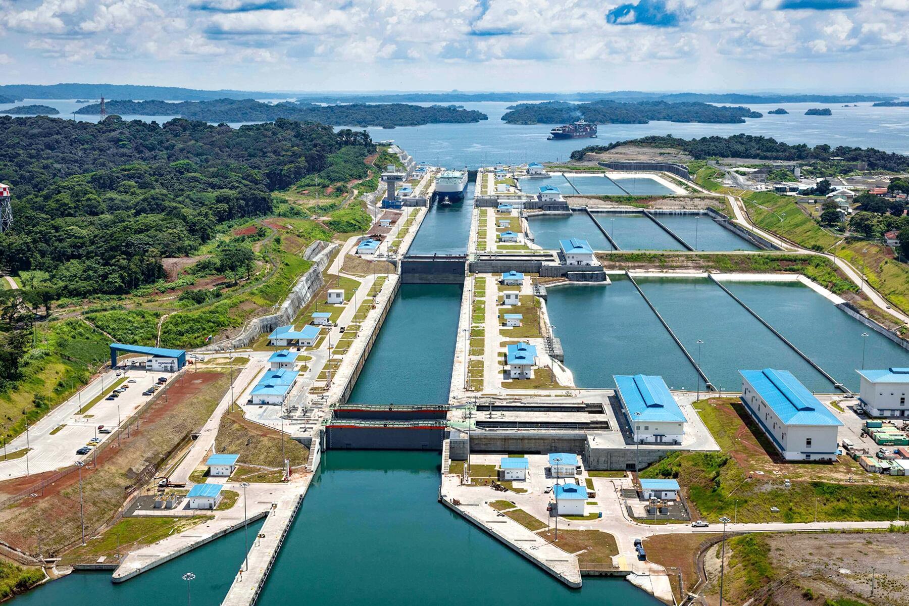 14_EpicBodiesOfWater__PanamaCanal_shutterstock_1461435740