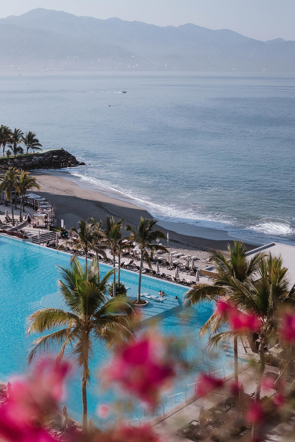 Rosie-Bell-Puerto-Vallarta-post-covid-trip-image-by-Bronwyn-Knight-Photography-Marriott-infinity-pool-and-flowers-2