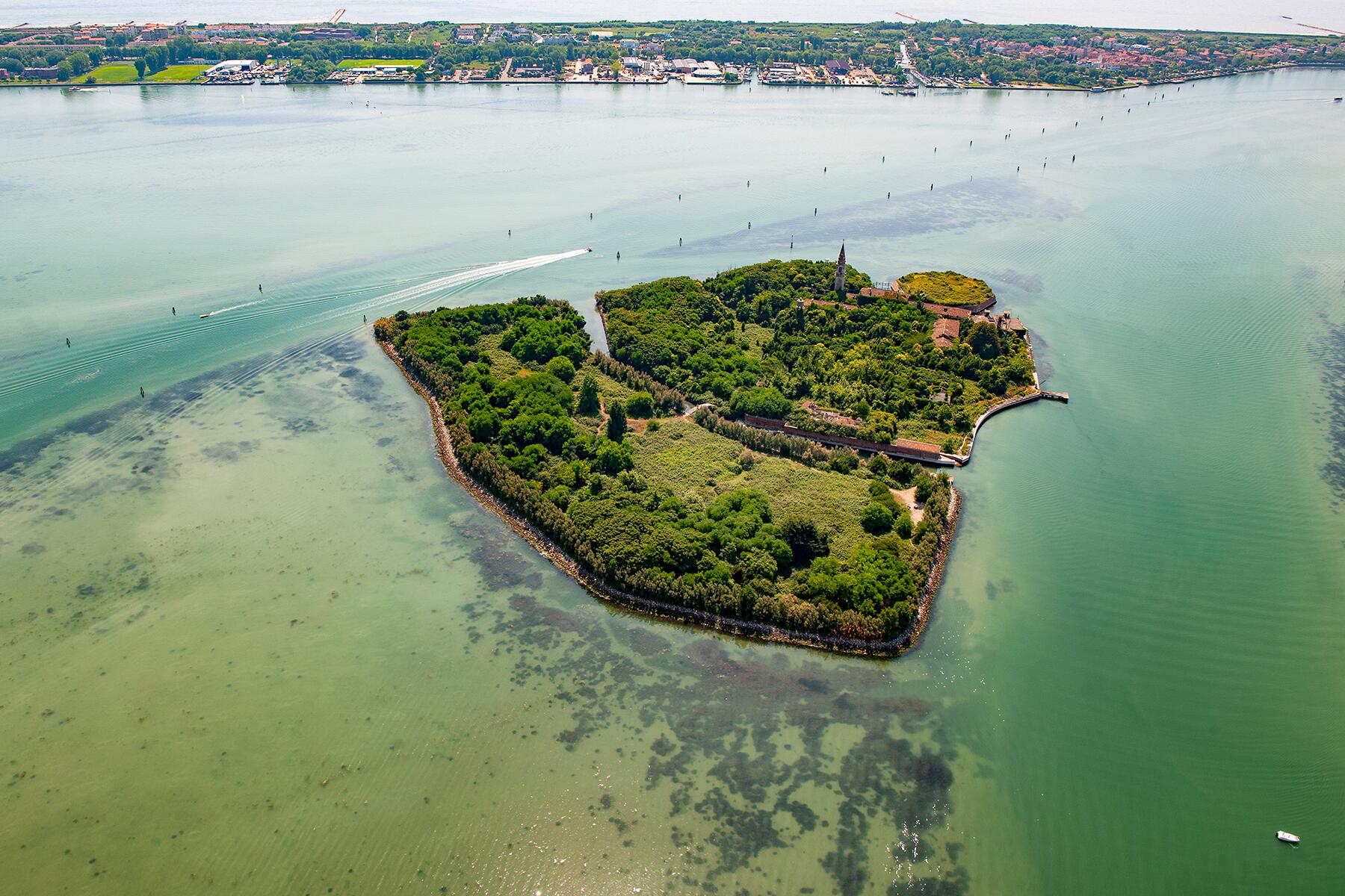 01_AbandonedIslands__Poveglia_shutterstock_1579045945