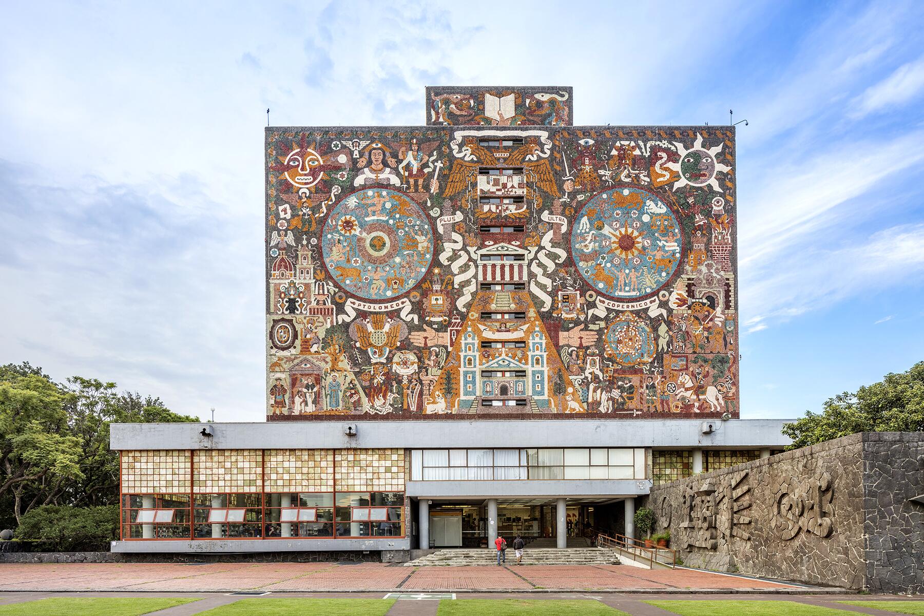 02_UniversityLibraries__UNAMCentralUniversityCampusLibrary_shutterstock_514868674