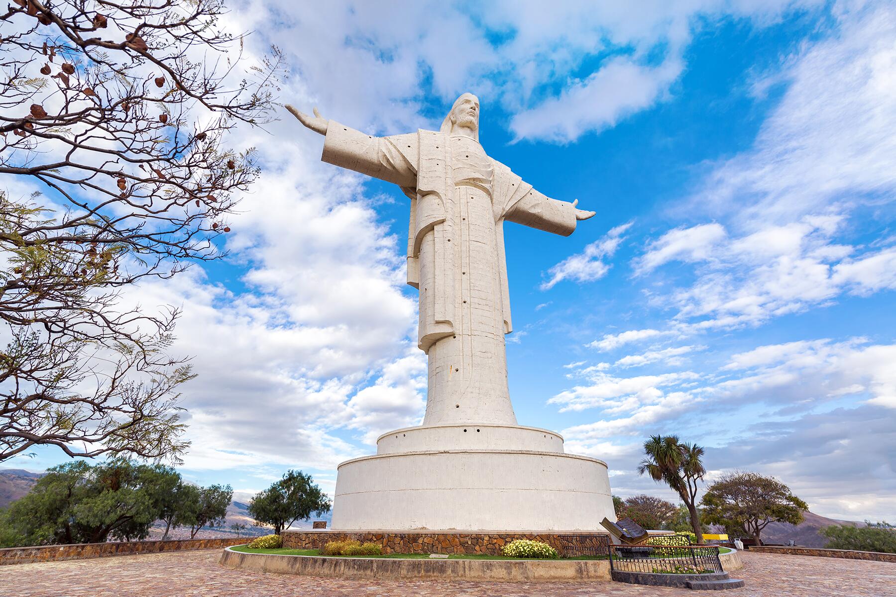 10 Incredible Christ Statues Around the World
