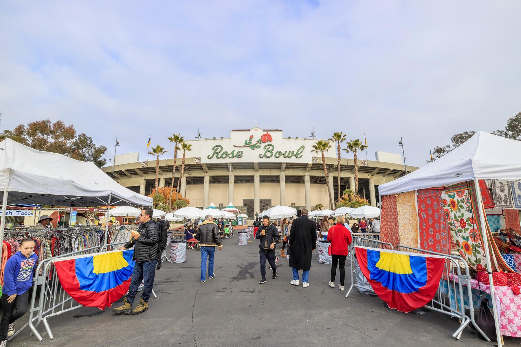 03_UltimateLosAngeles__VisitTheRoseBowlFleaMarket_shutterstock_361562645