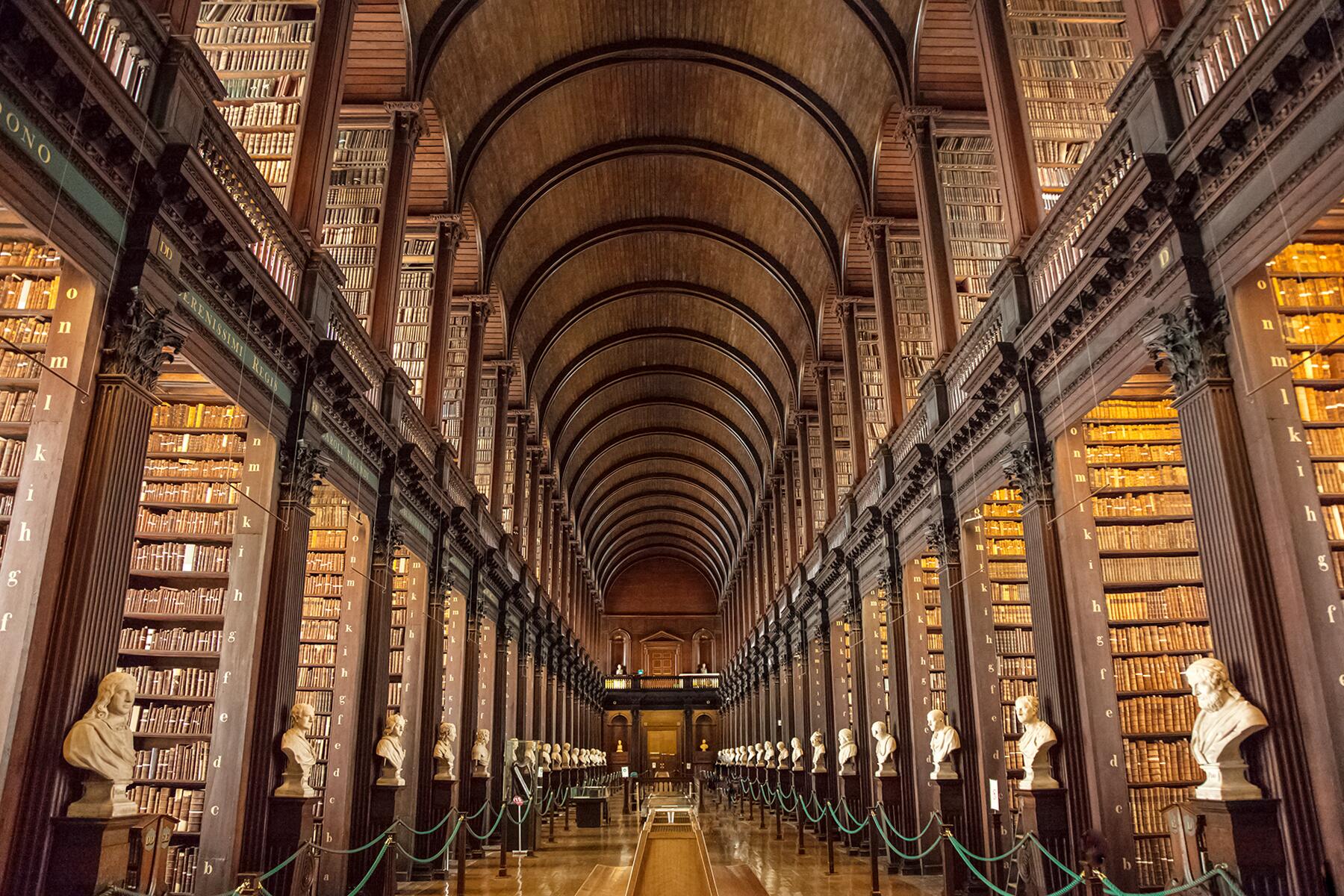 03_UniversityLibraries__OldLibraryTrinity_shutterstock_1601815231