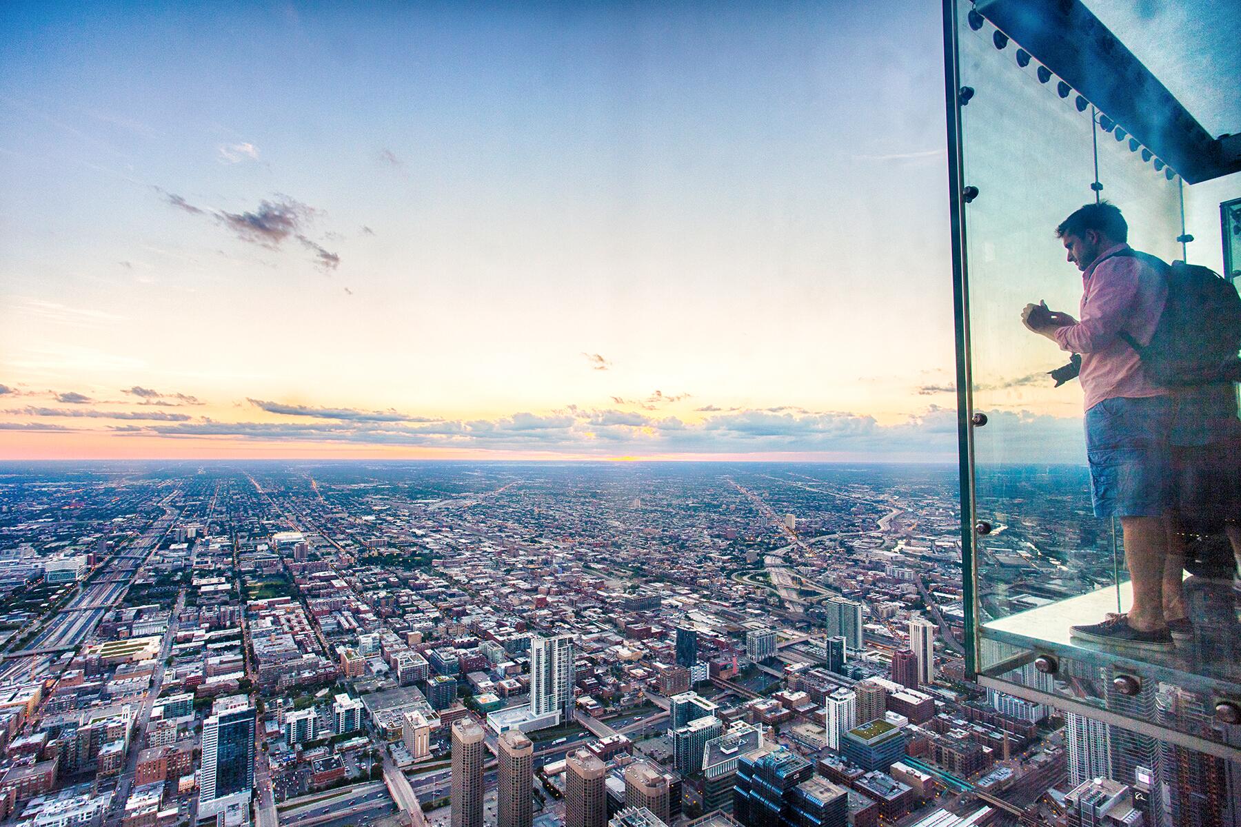 04_UltimateChicago__Skydeck_shutterstock_1122624602