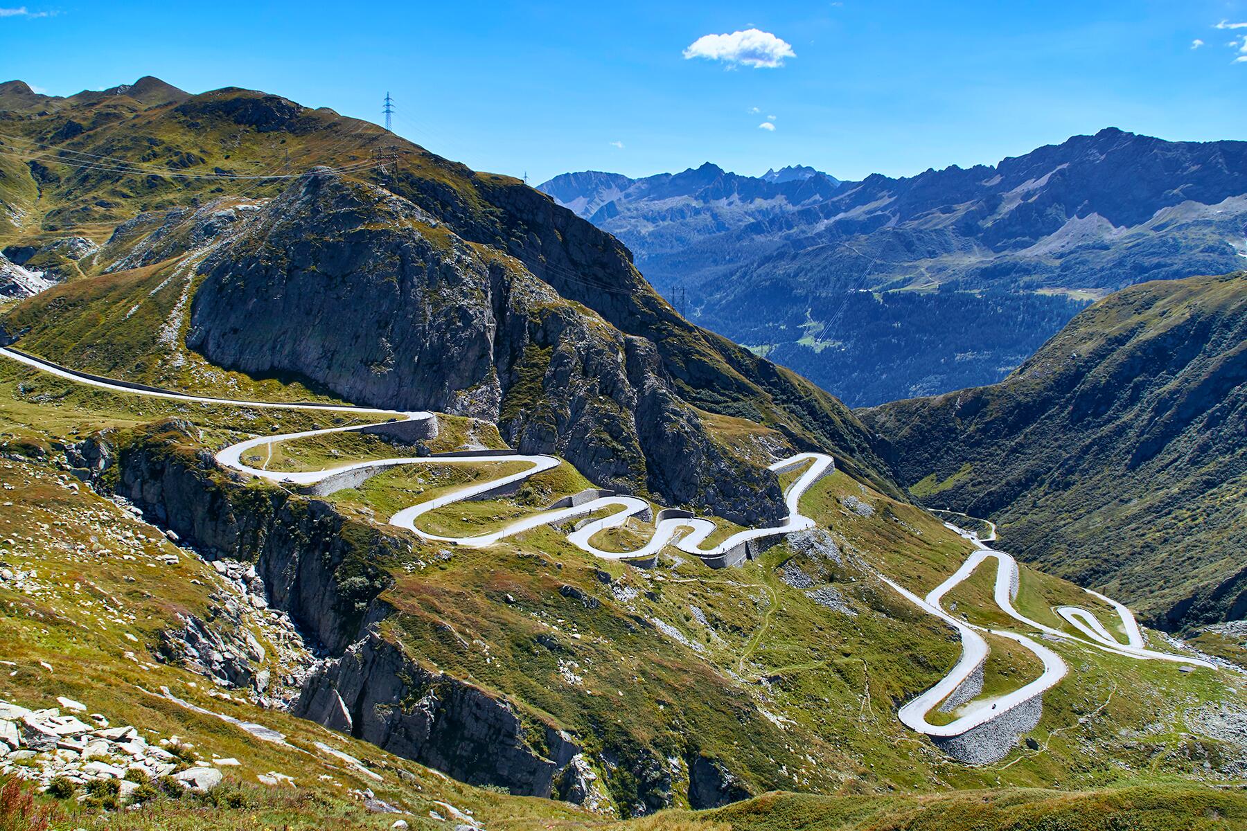05_CurviestRoadsInTheWorld__GotthardPassSwitzerland_shutterstock_1786510403