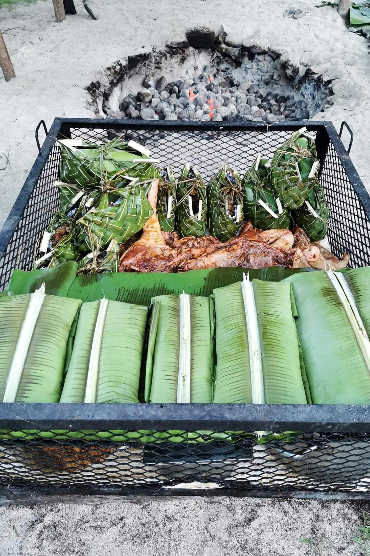 06_BBQAroundTheWorld__FrenchPolynesia_6 Ahimaa BBQ in Tahiti CREDIT Ushuaïa Sage