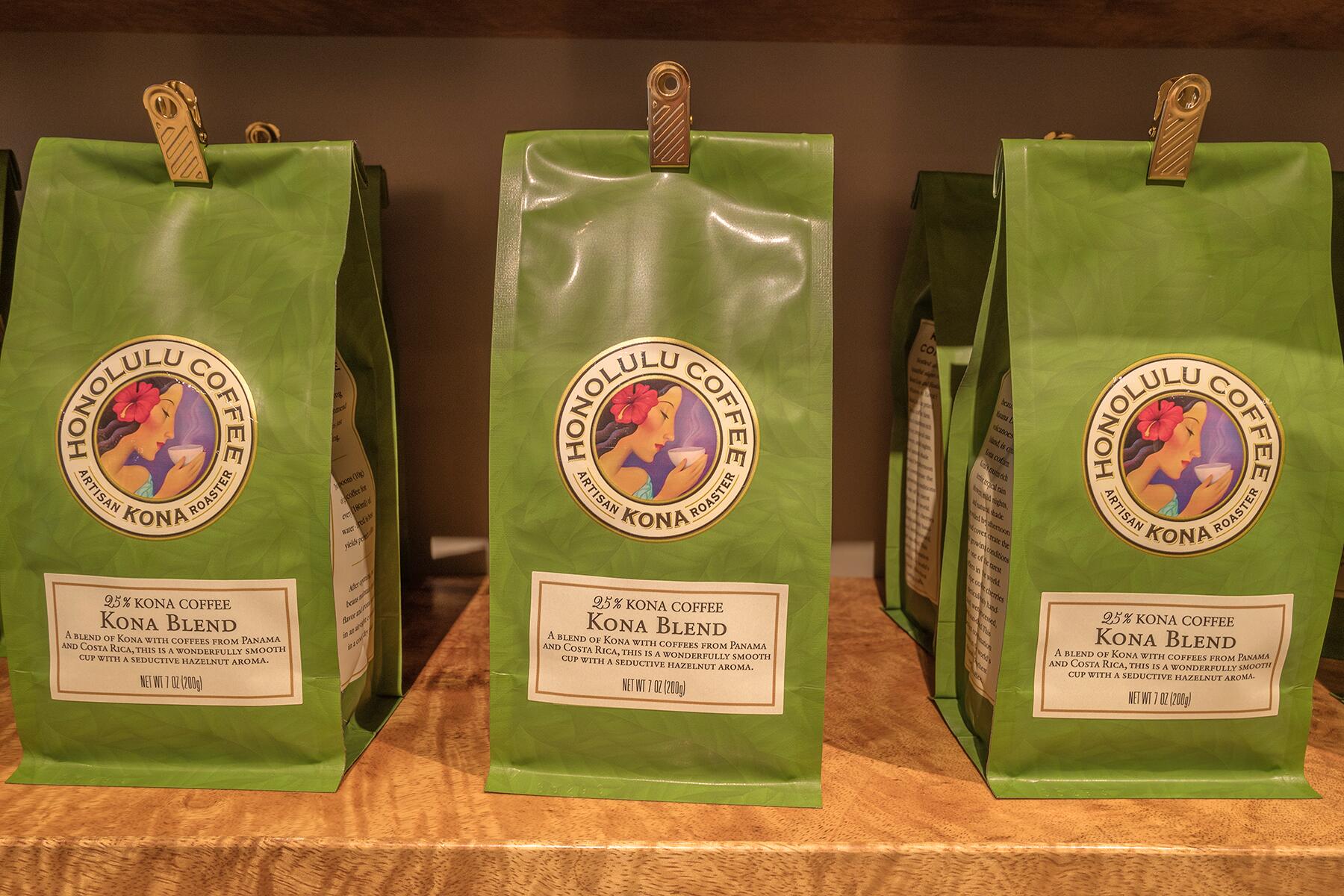 06_UltimateOahu__KonaCoffee_shutterstock_633661121