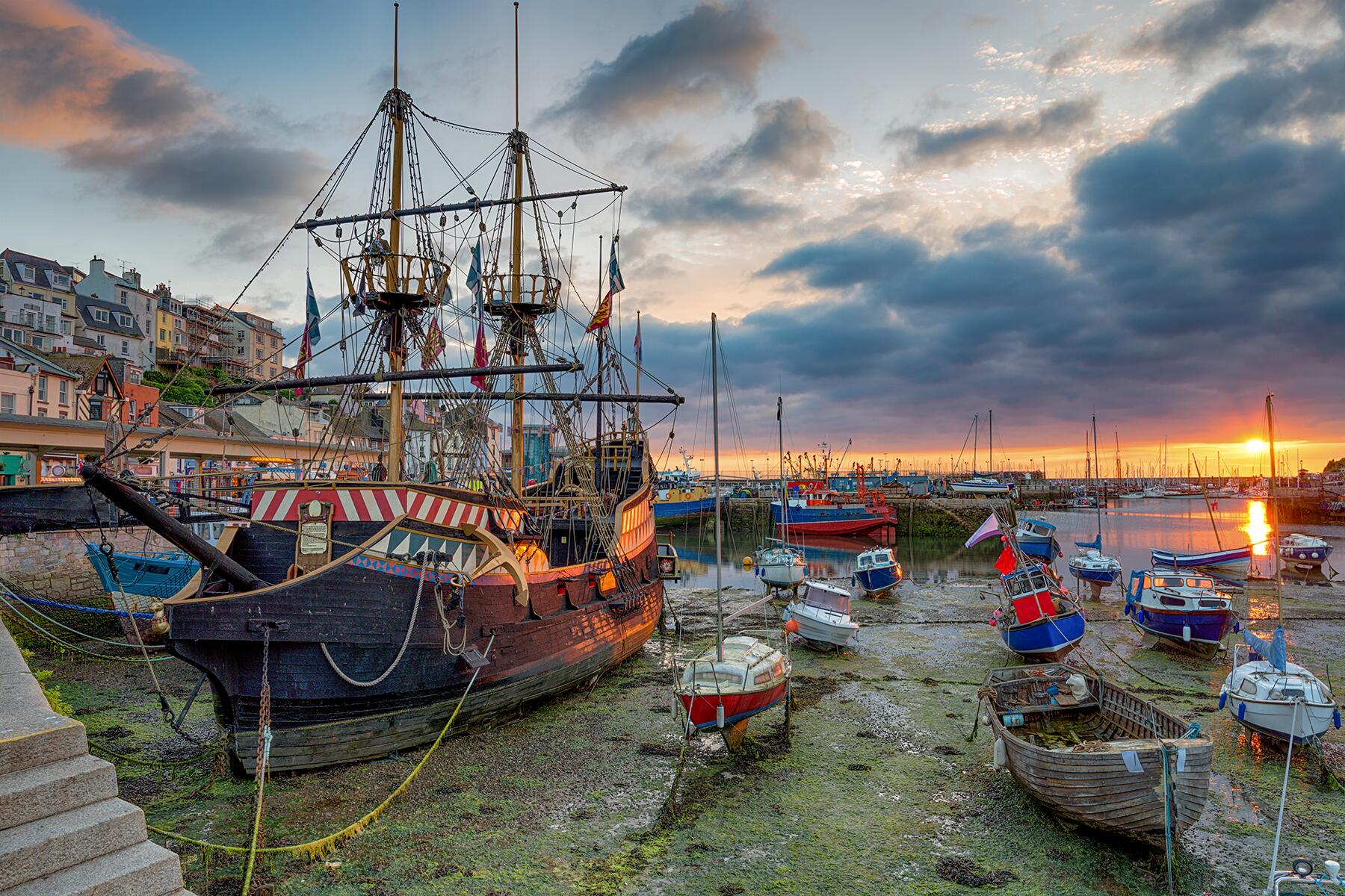 07-DroolworthyTownsInEngland-Brixam-shutterstock_452984281