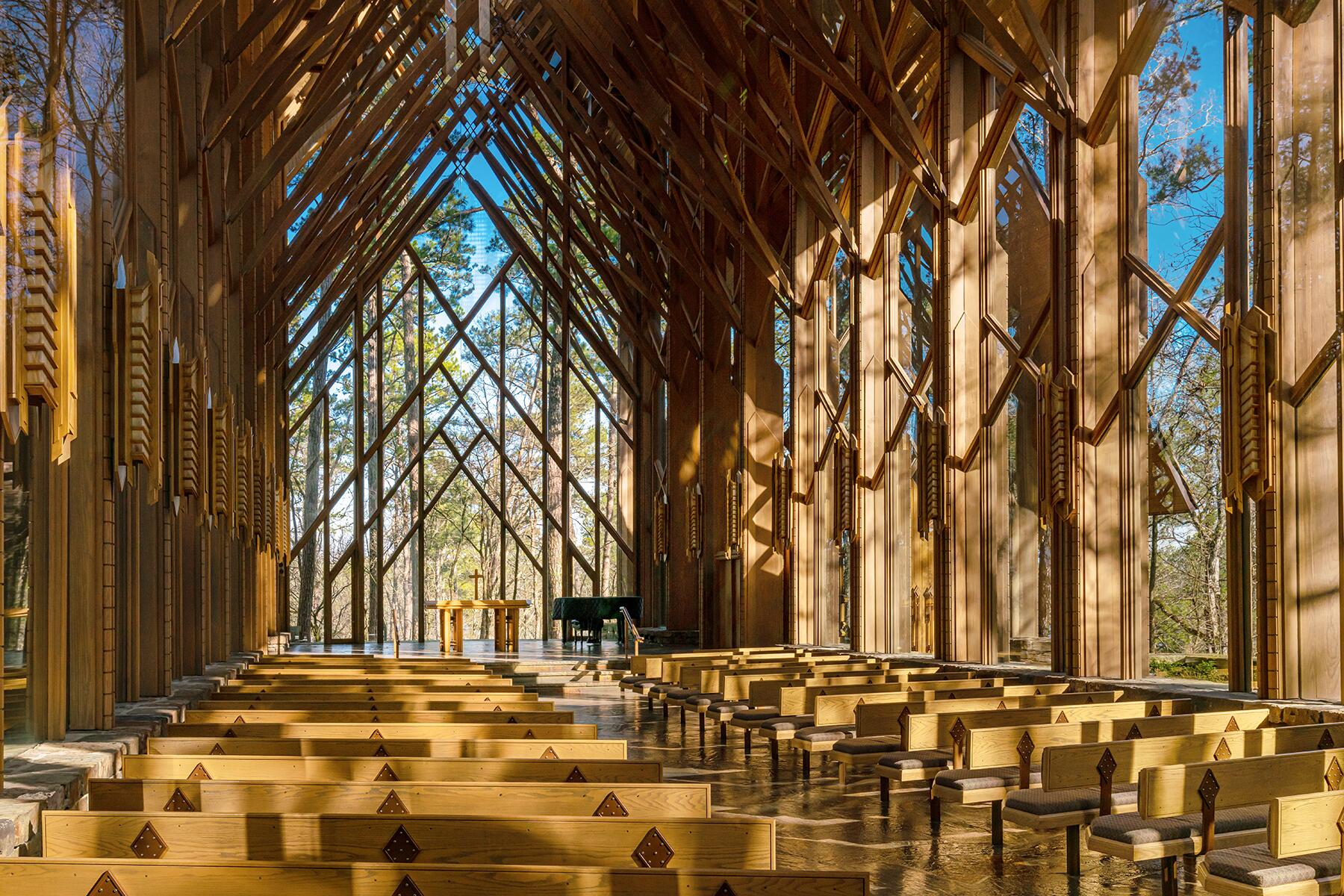07_USChurches__ThorncrownChapel_shutterstock_1617546622